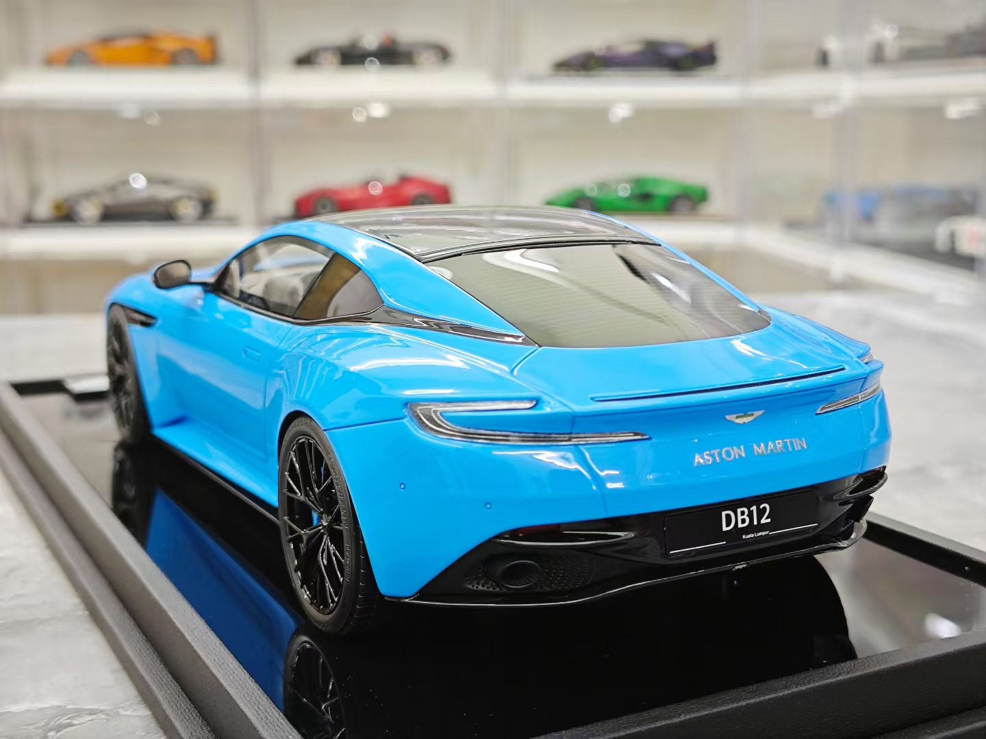 MH 1/18 Aston Martin DB12 COUPE
