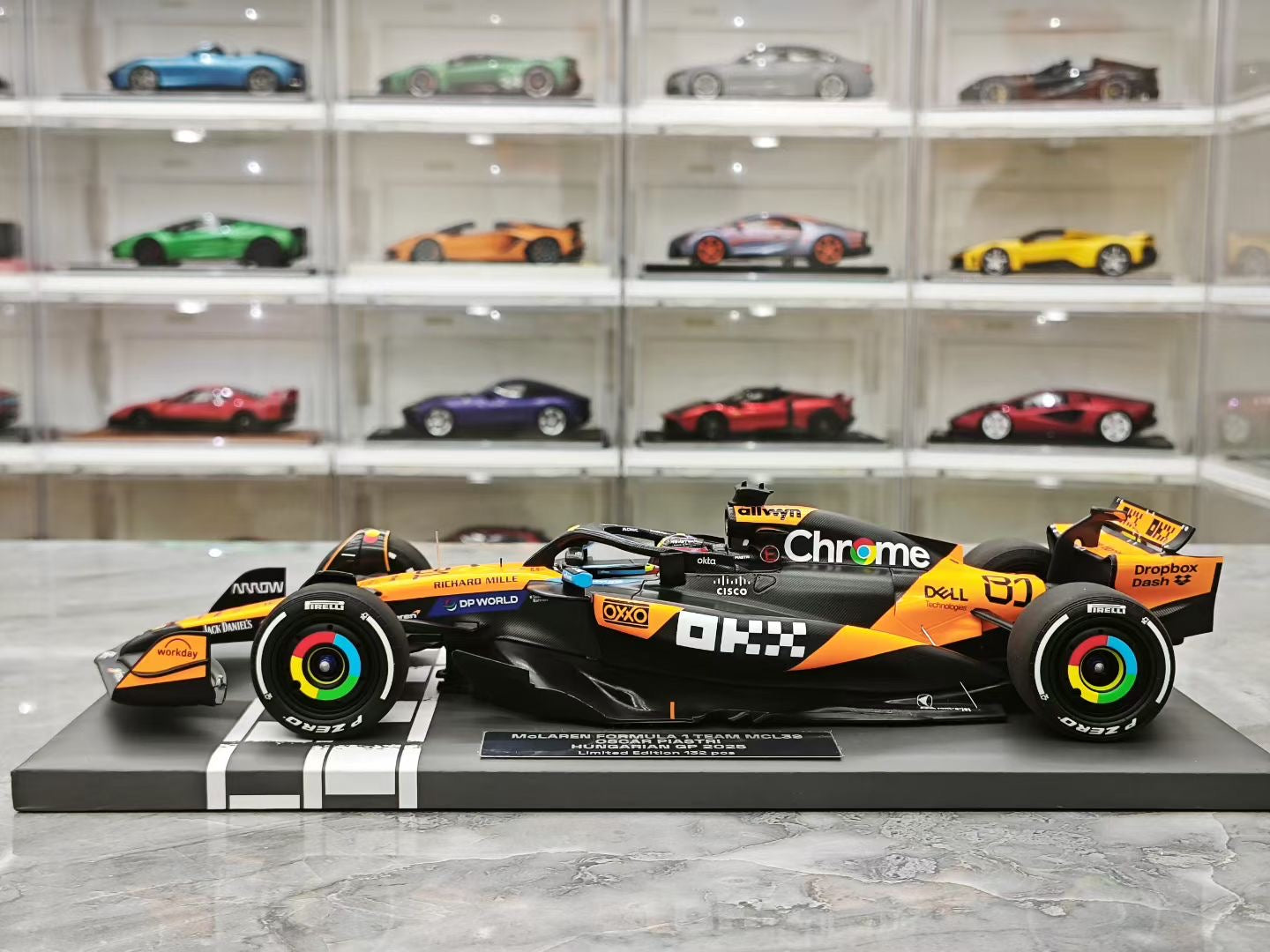 Minichamps 2025 Hungarian GP MCL39 Piastri F1 1:18
