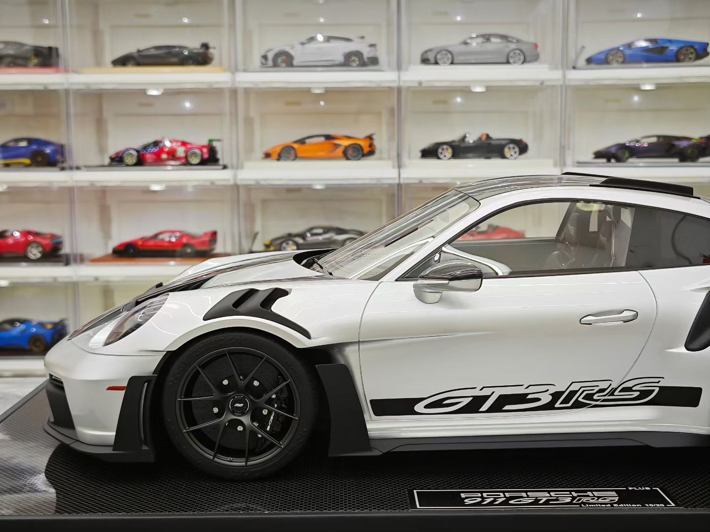 DM 1/8 Porsche 911 GT3RS Weissach Package Limited Edition Car Model