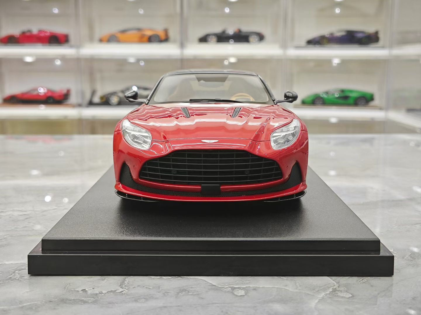 GT Spirit 1/18 Aston Martin DB12