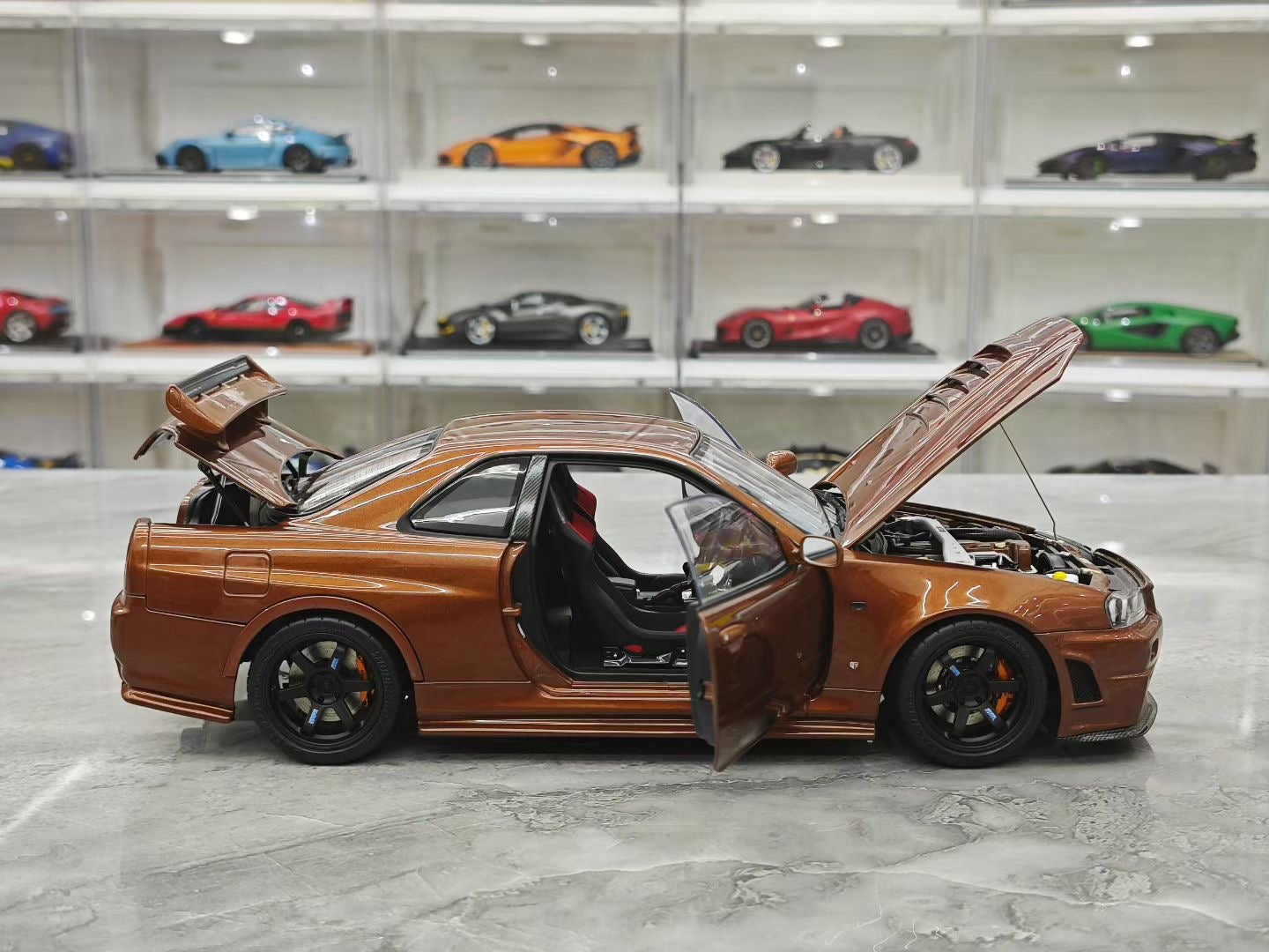 MOTORHELIX 1/18 Nissan GTR R34 Skyline