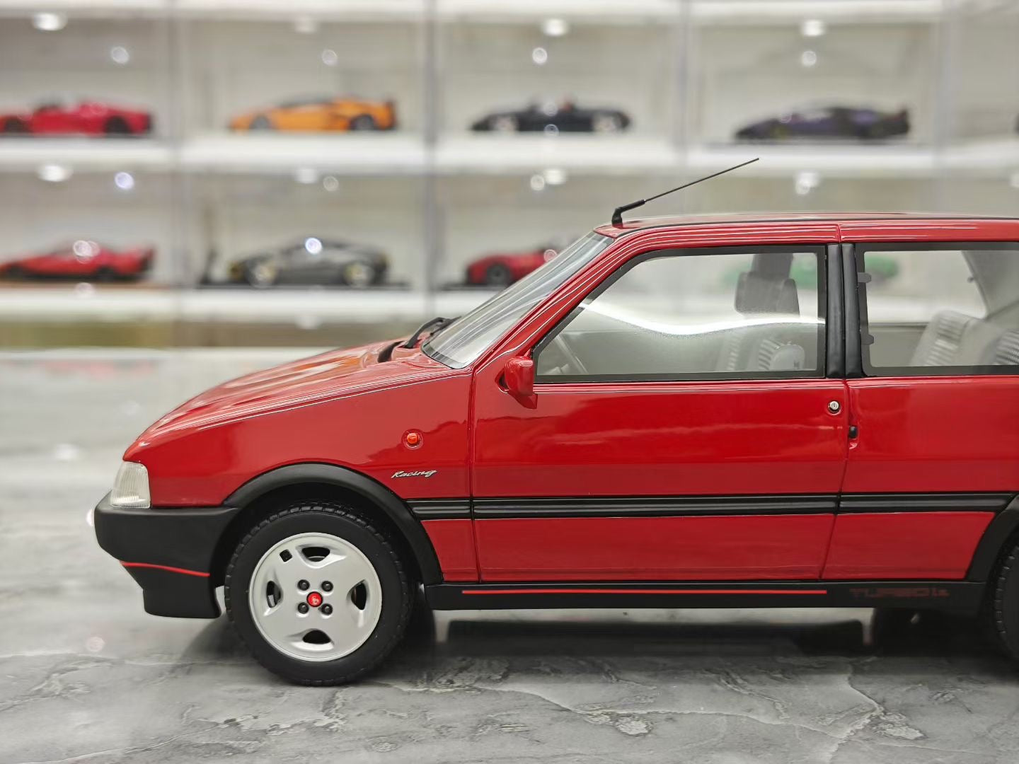 OTTO 1/18 Sofia FIAT UNO TURBO i.e