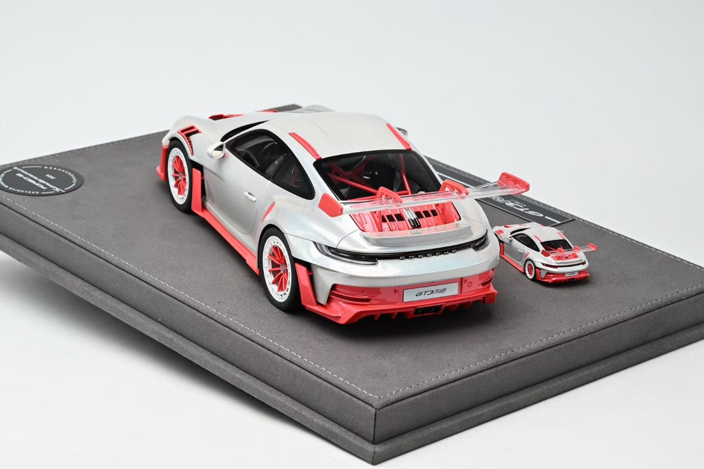 T & P's high-end resin Porsche 911 GT3 RS Sonderwunsch, now in stock in 1/18 and 1/64 scales.