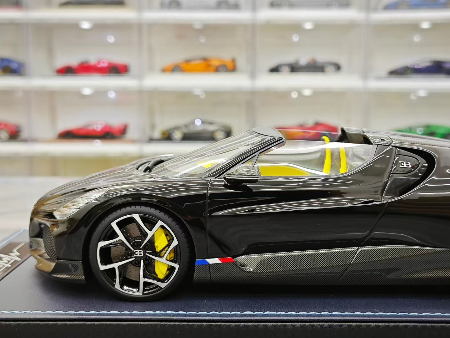MR 1/18 Bugatti W16 Mistral Convertible