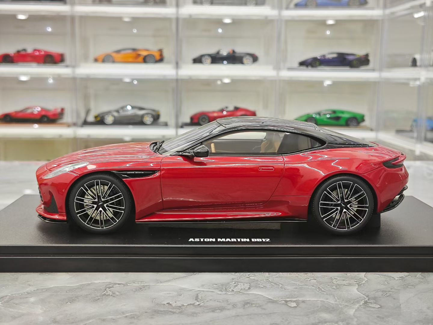 GT Spirit 1/18 Aston Martin DB12