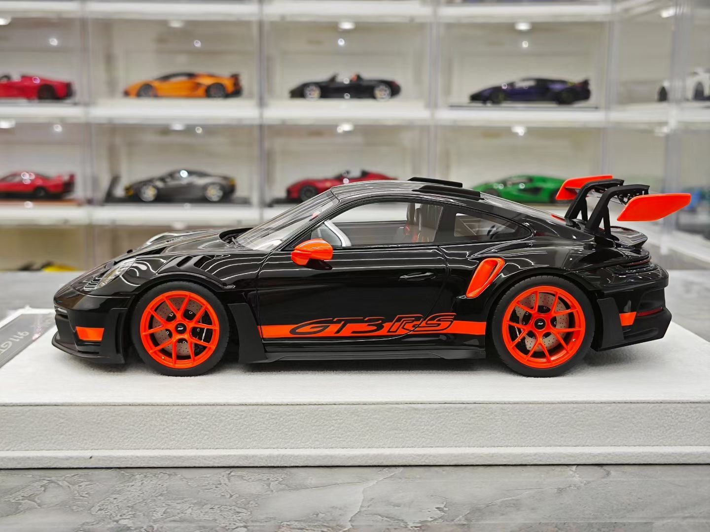 FUELME  1/18 Porsche 992 GT3 RS