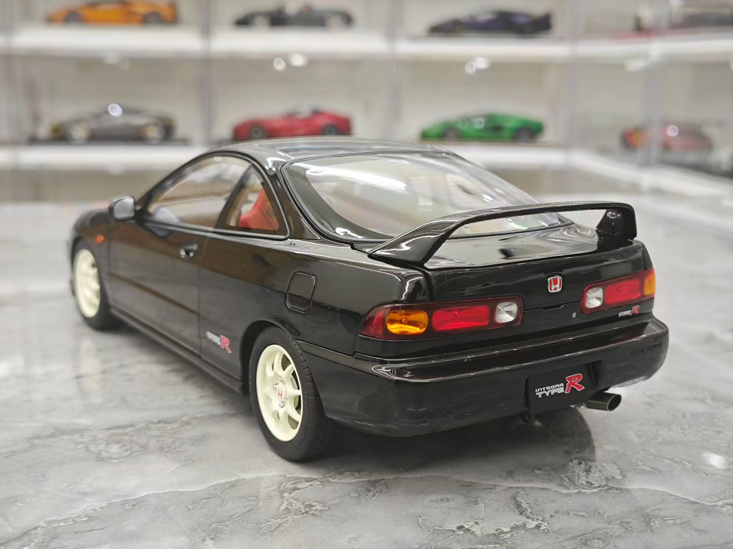 MH 1/18 Honda Civic Type R DC2