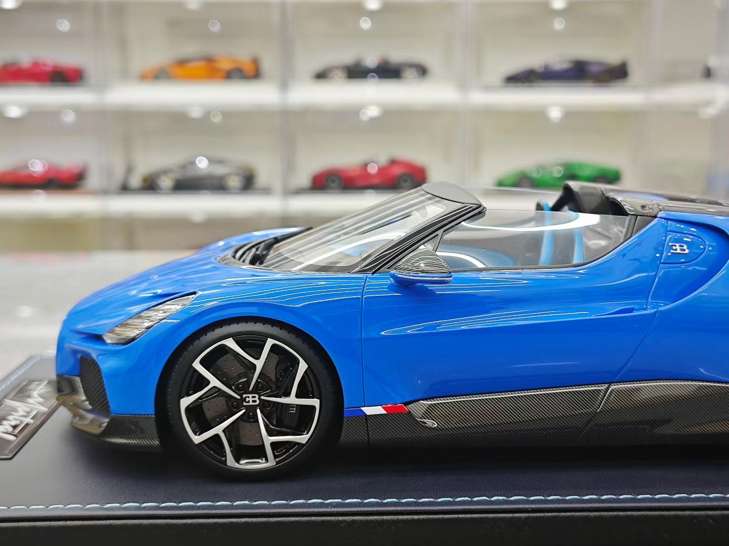 MR 1/18 Bugatti W16 Mistral Convertible