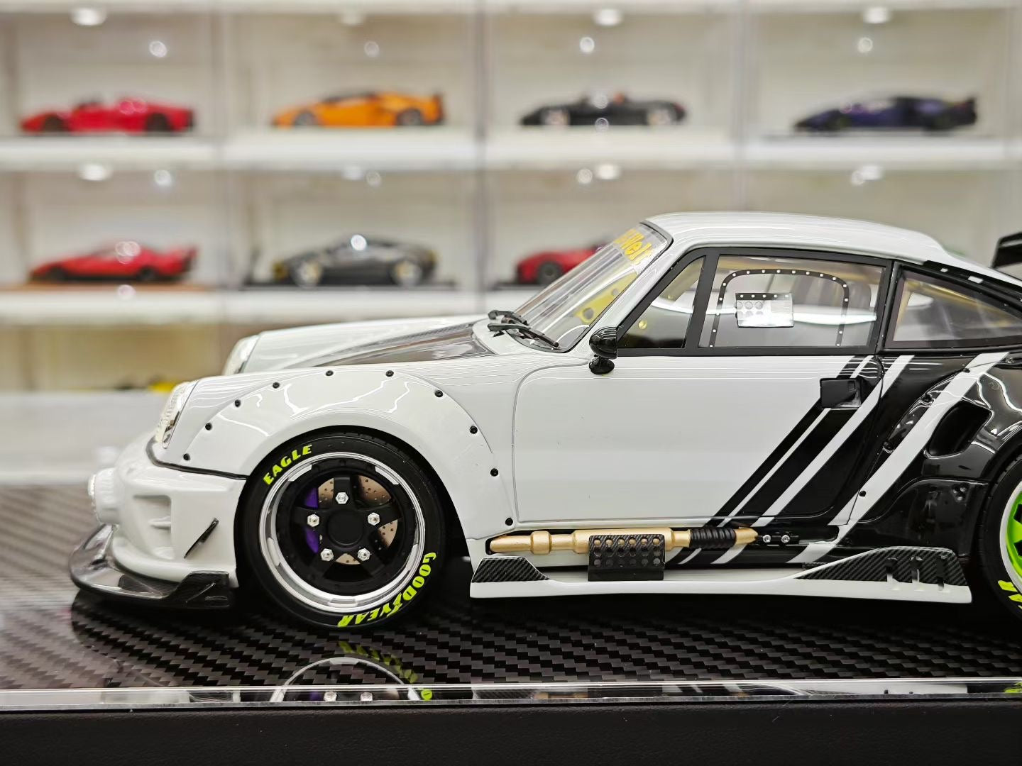 MCM 1/18 heavily modified Porsche 964 RWB widebody