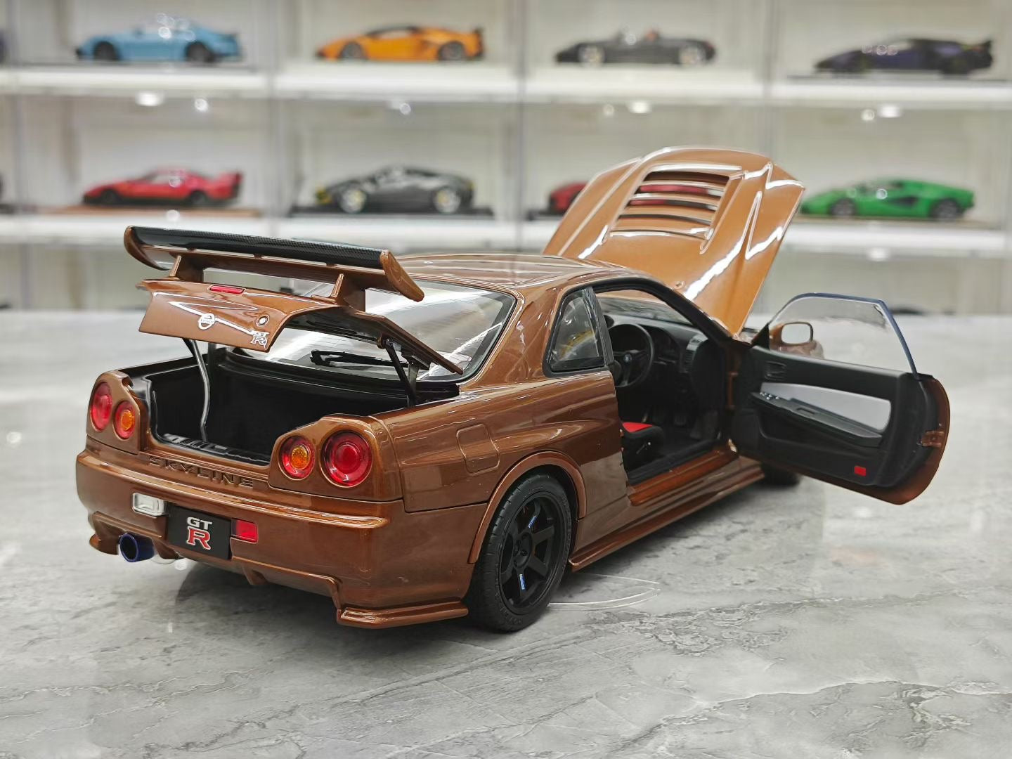 MOTORHELIX 1/18 Nissan GTR R34 Skyline