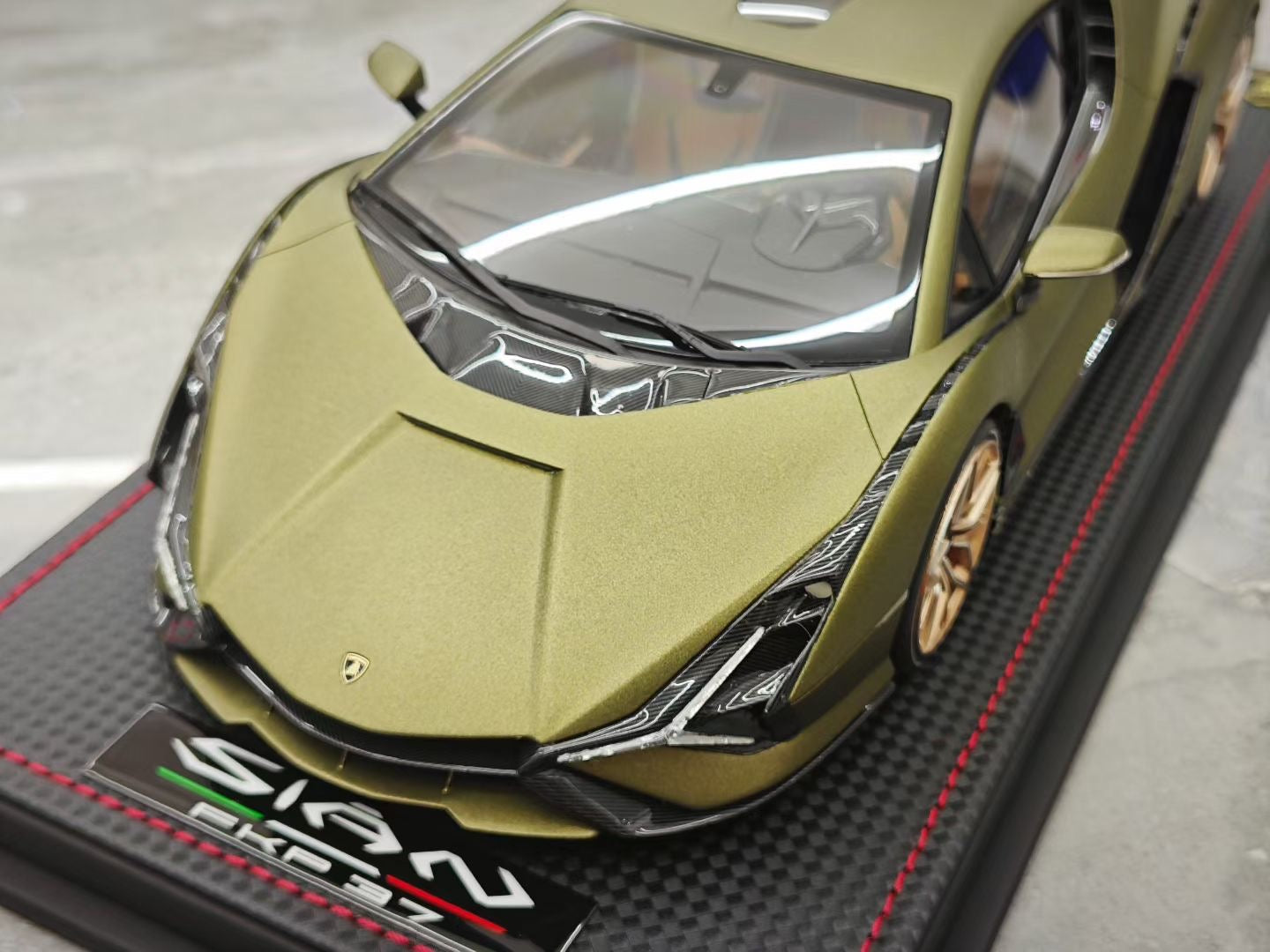 MR 1/18 Lamborghini Sian FKP 37
