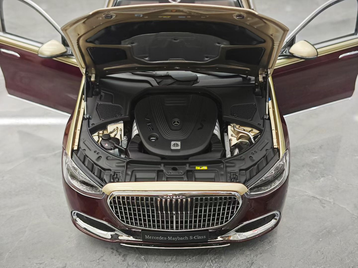 Almost Real 1/18 Mercedes-Maybach S-Class S680