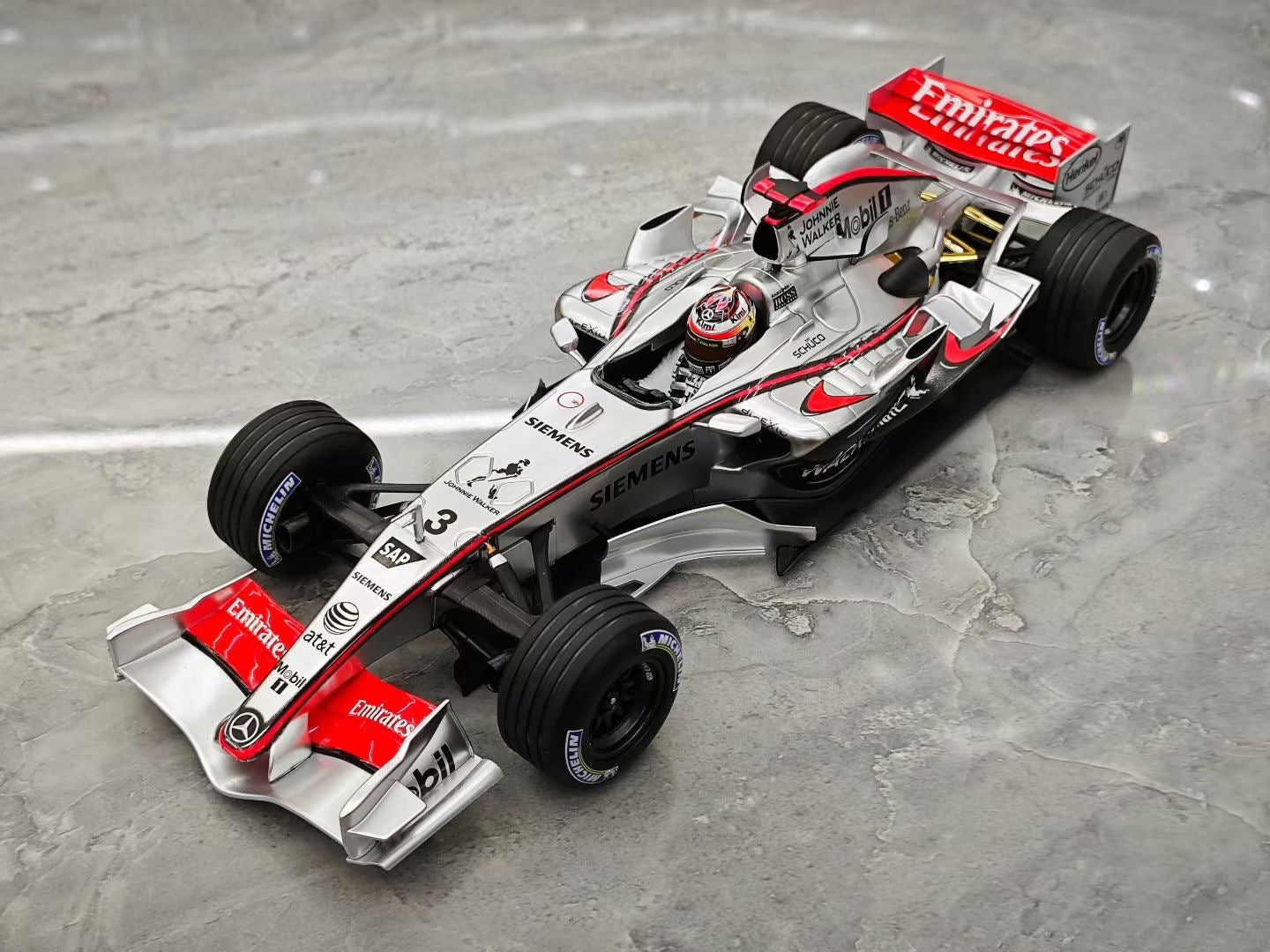 Minichamps 1/18 2006 McLaren MP4/21 Raikkonen F1 Diecast Model