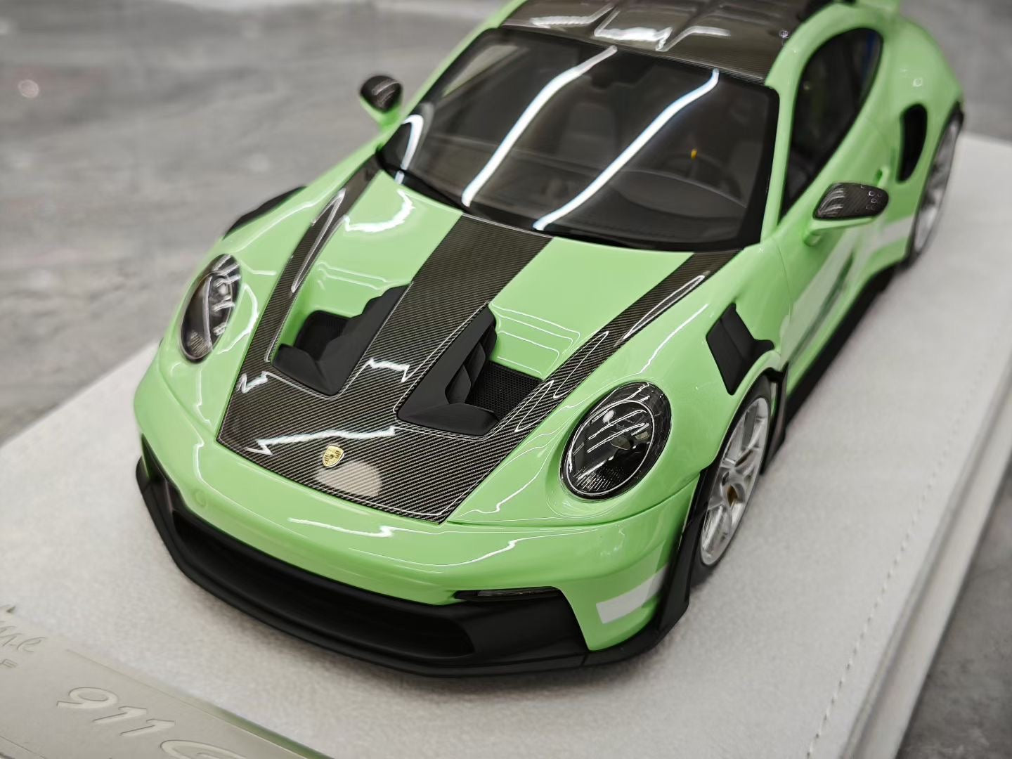 FUELME  1/18 Porsche 992 GT3 RS