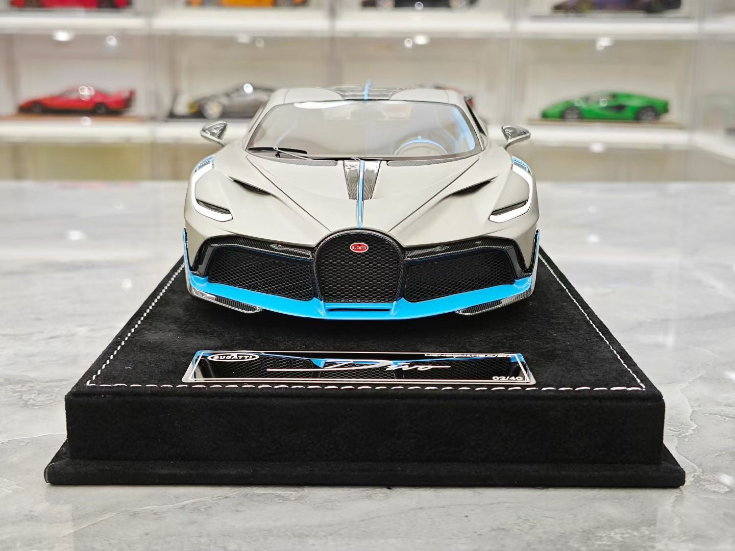 HH Model 1/18 Bugatti Divo Supercar