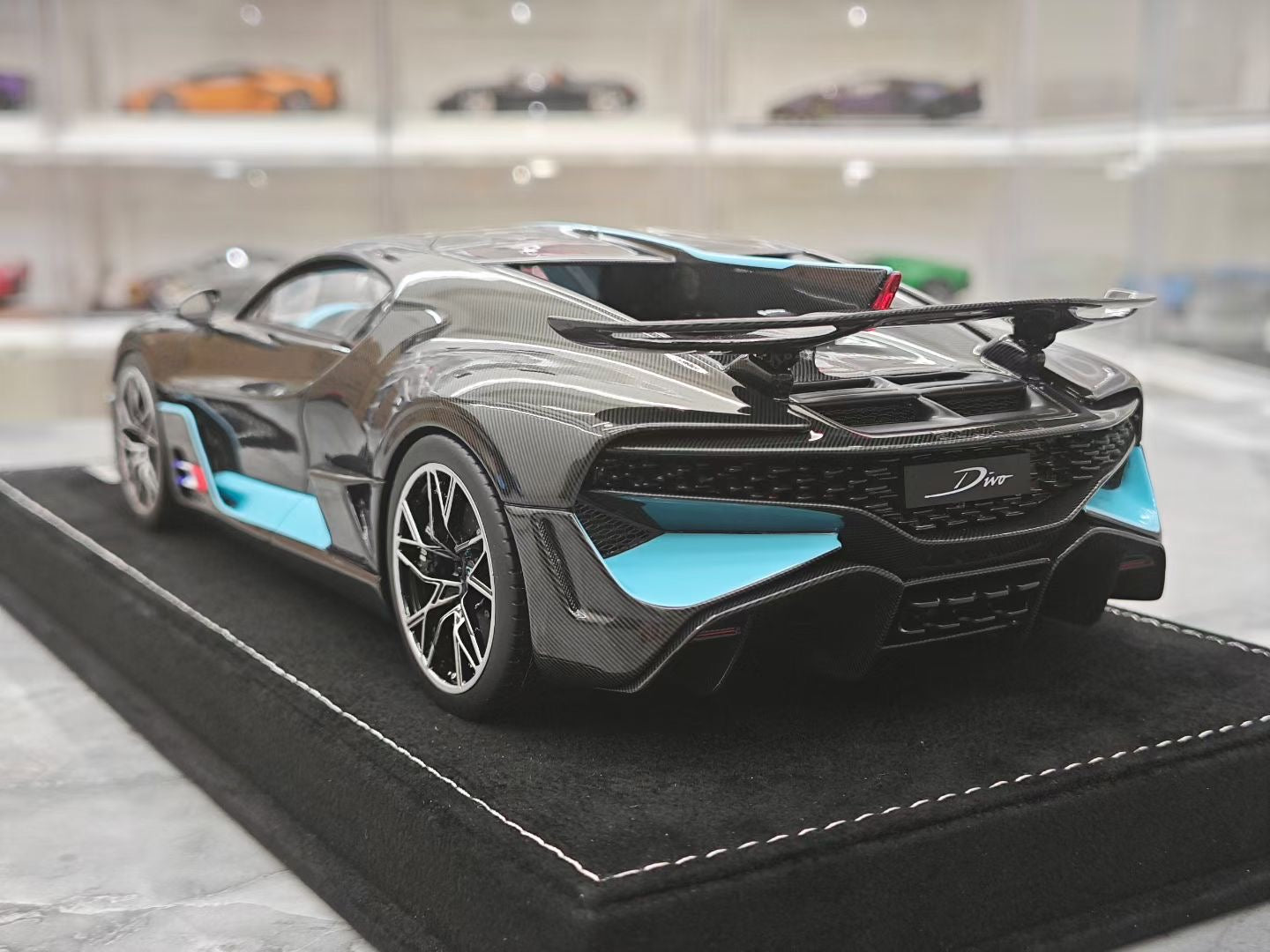 HH Model 1/18 Bugatti Divo Supercar