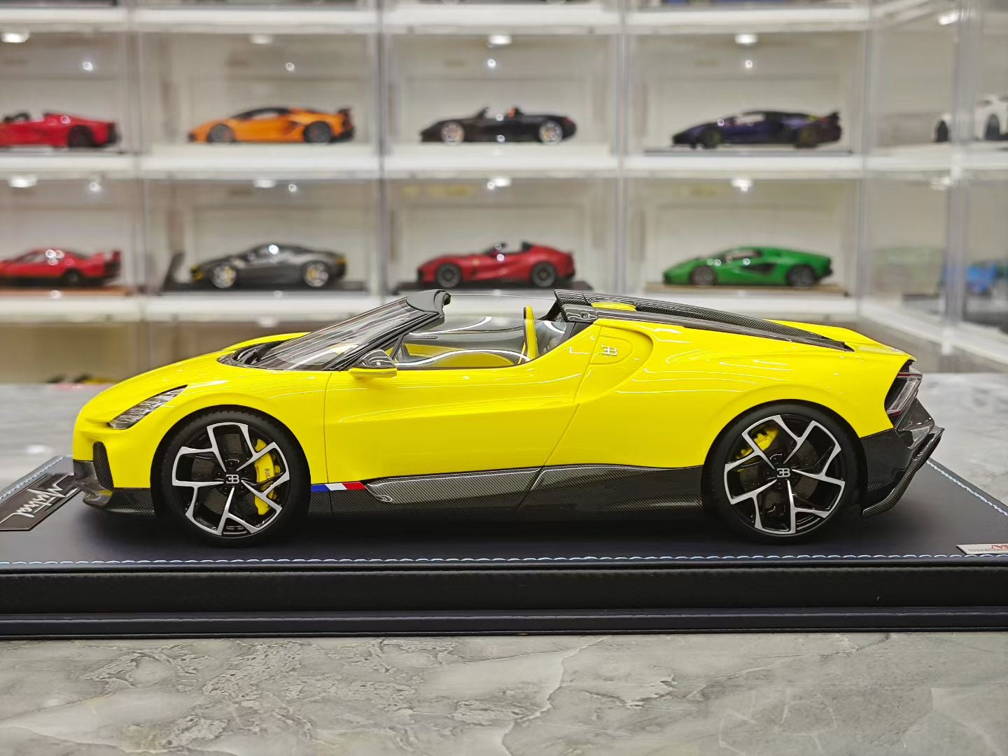 MR 1/18 Bugatti W16 Mistral Convertible