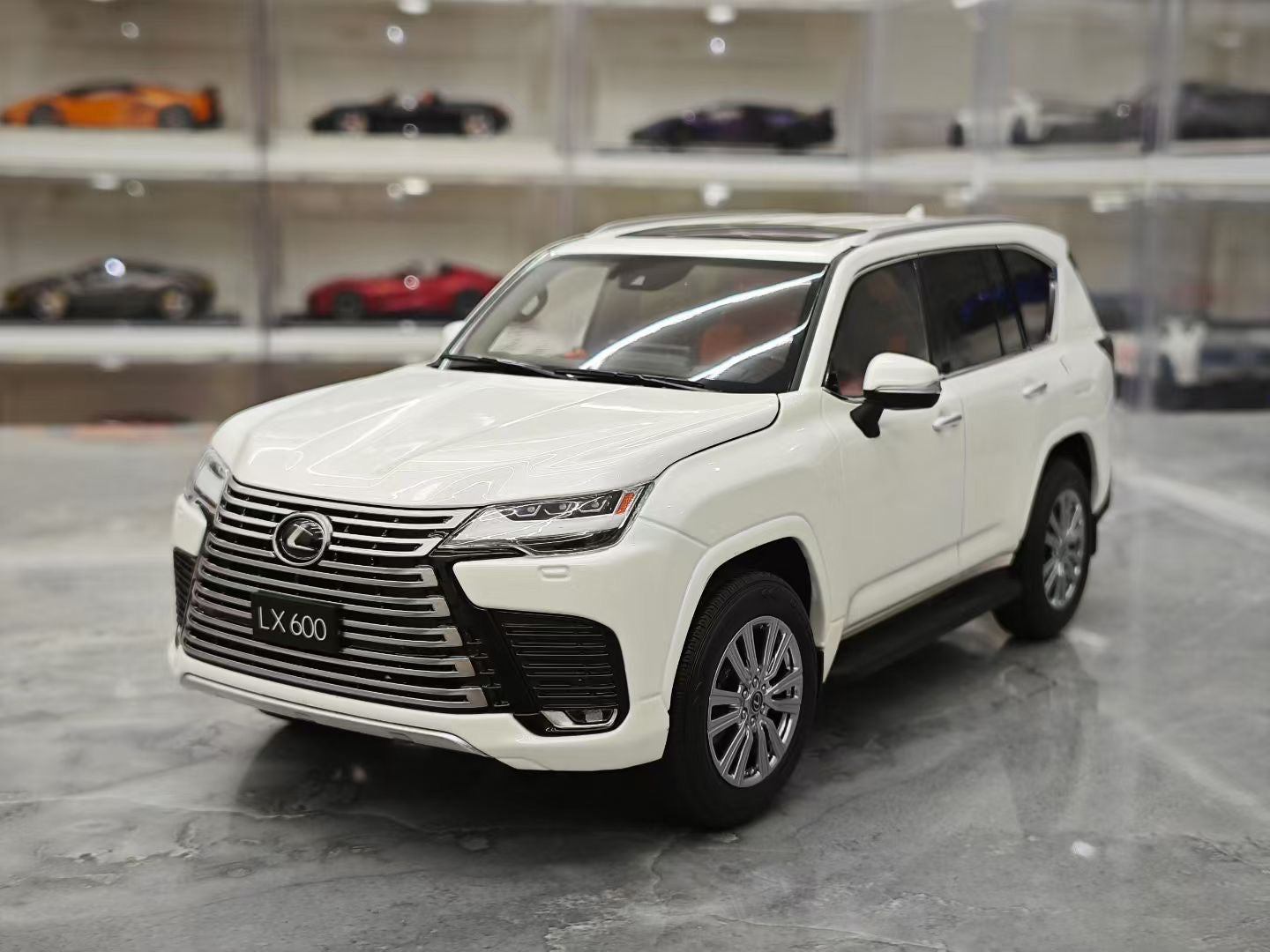 LCD 1/18 Lexus LX600 Alloy Fully Open