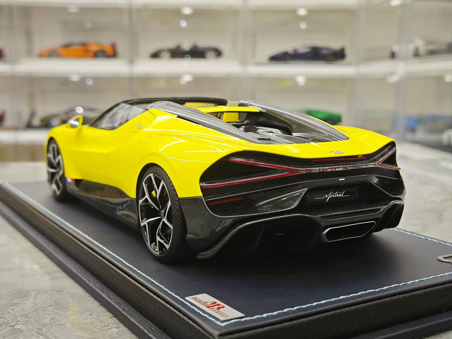 MR 1/18 Bugatti W16 Mistral Convertible