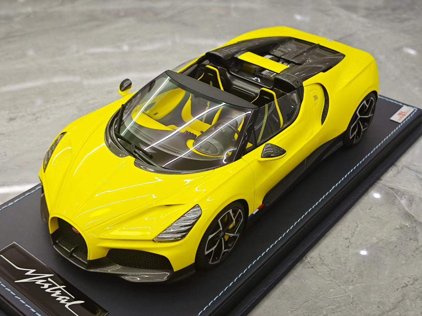 MR 1/18 Bugatti W16 Mistral Convertible