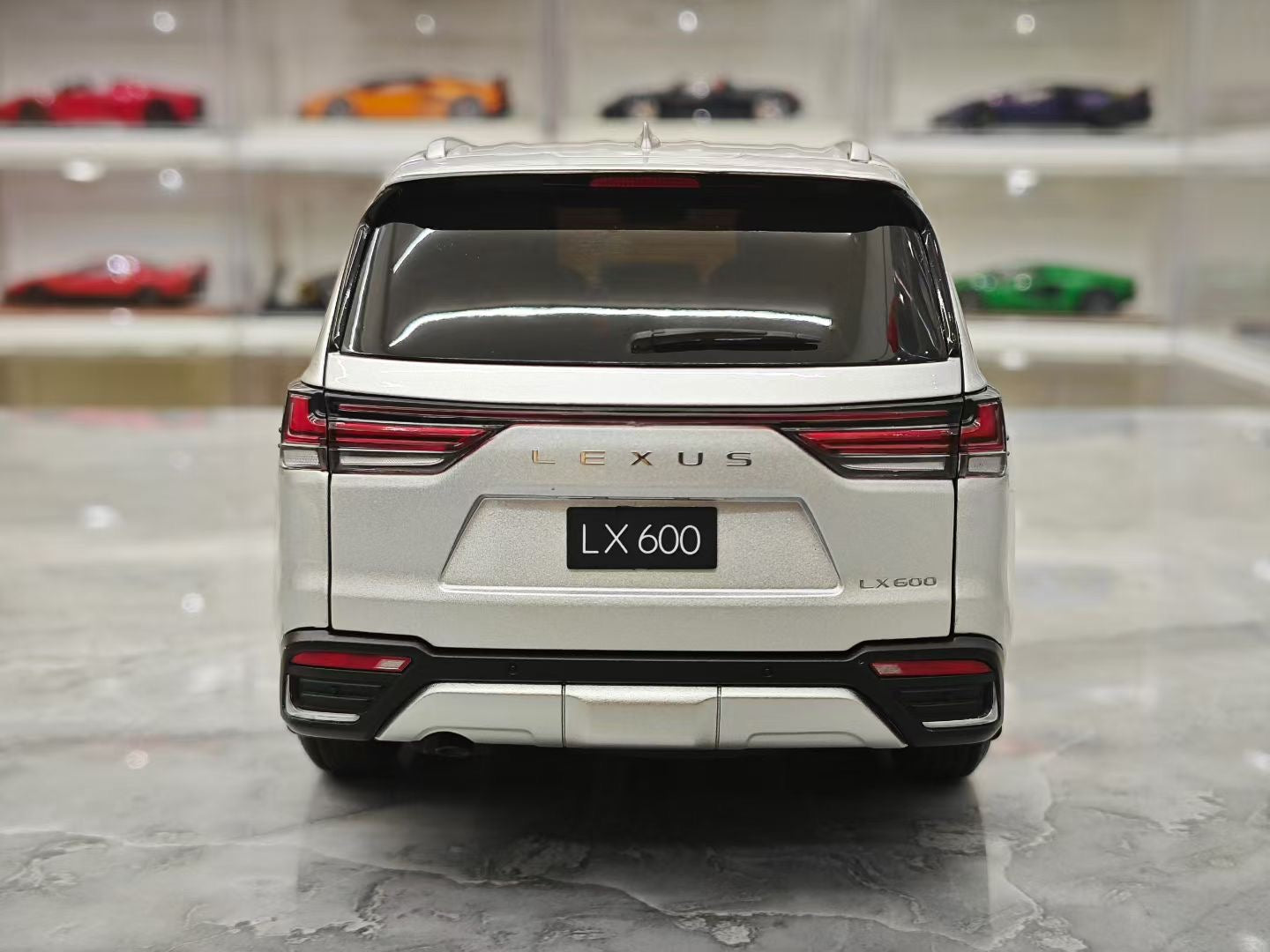 LCD 1/18 Lexus LX600 Alloy Fully Open