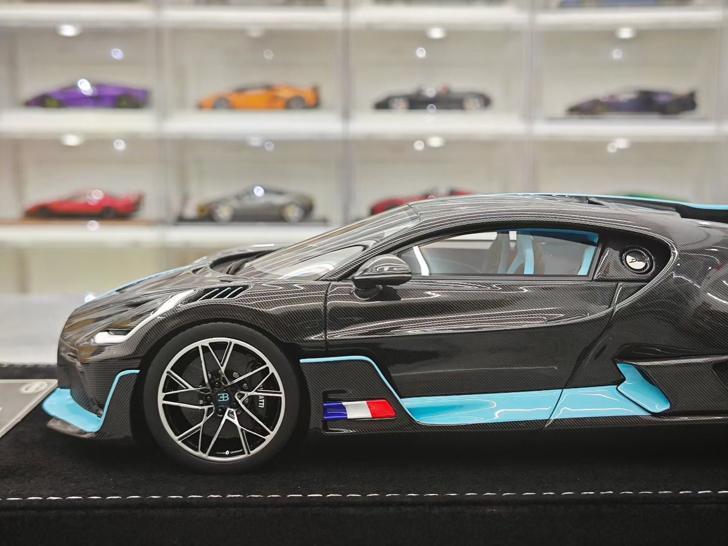 HH Model 1/18 Bugatti Divo Supercar