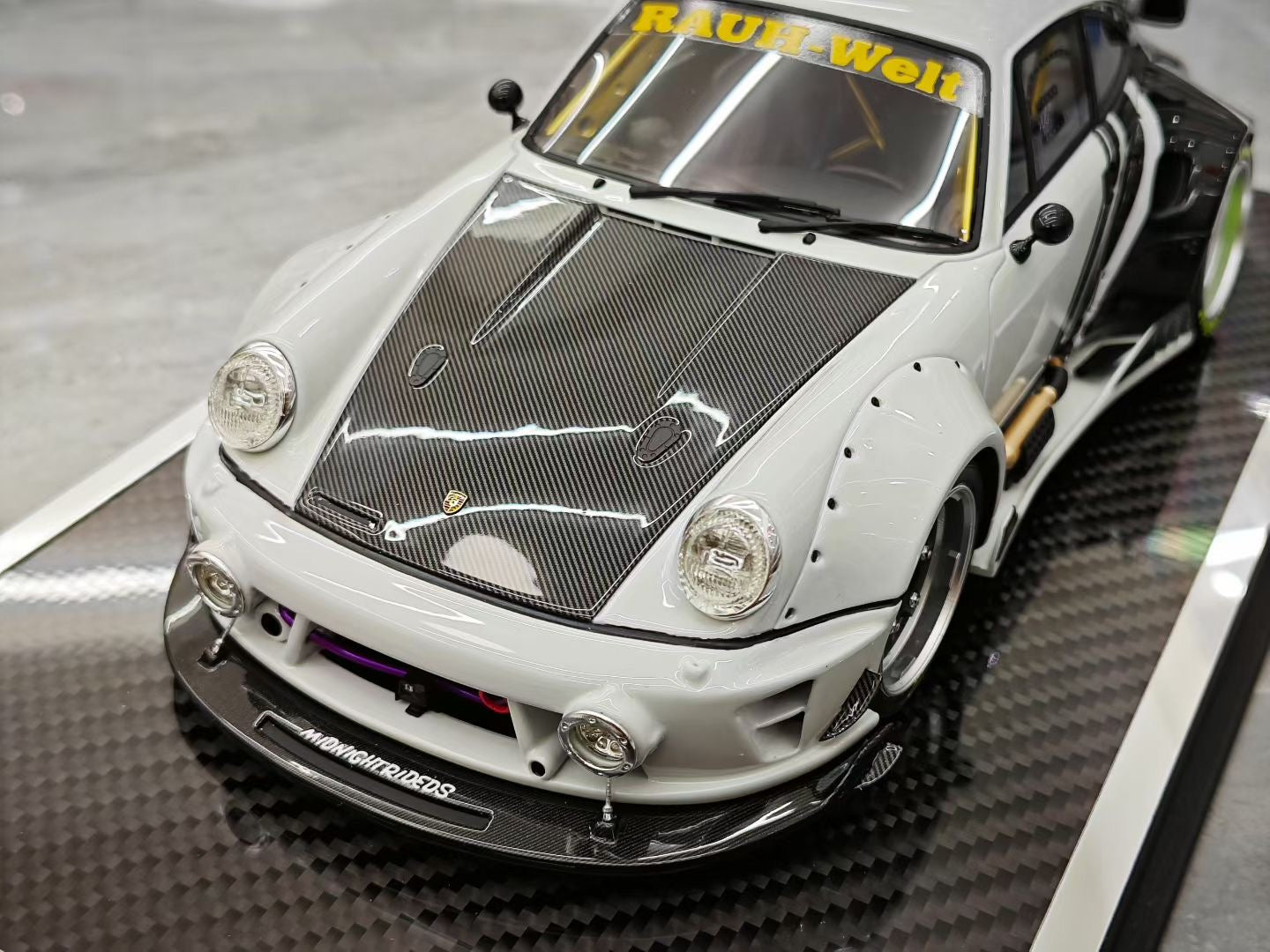 MCM 1/18 heavily modified Porsche 964 RWB widebody