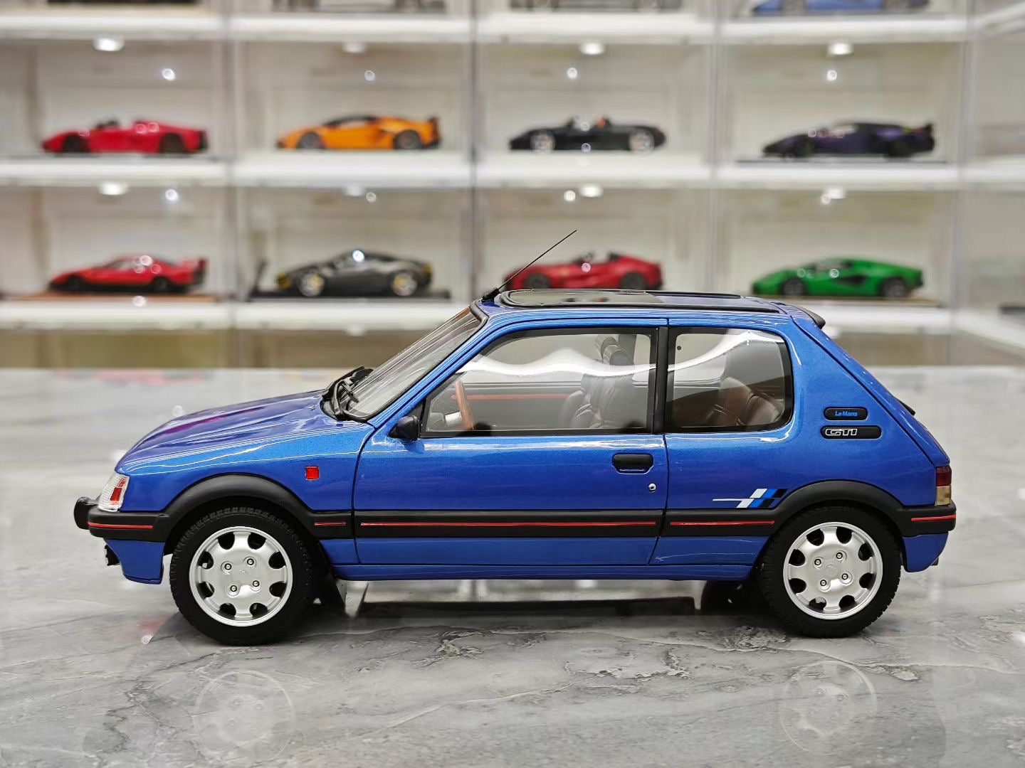 OTTO 1/18 Peugeot 205 1.9 GTI