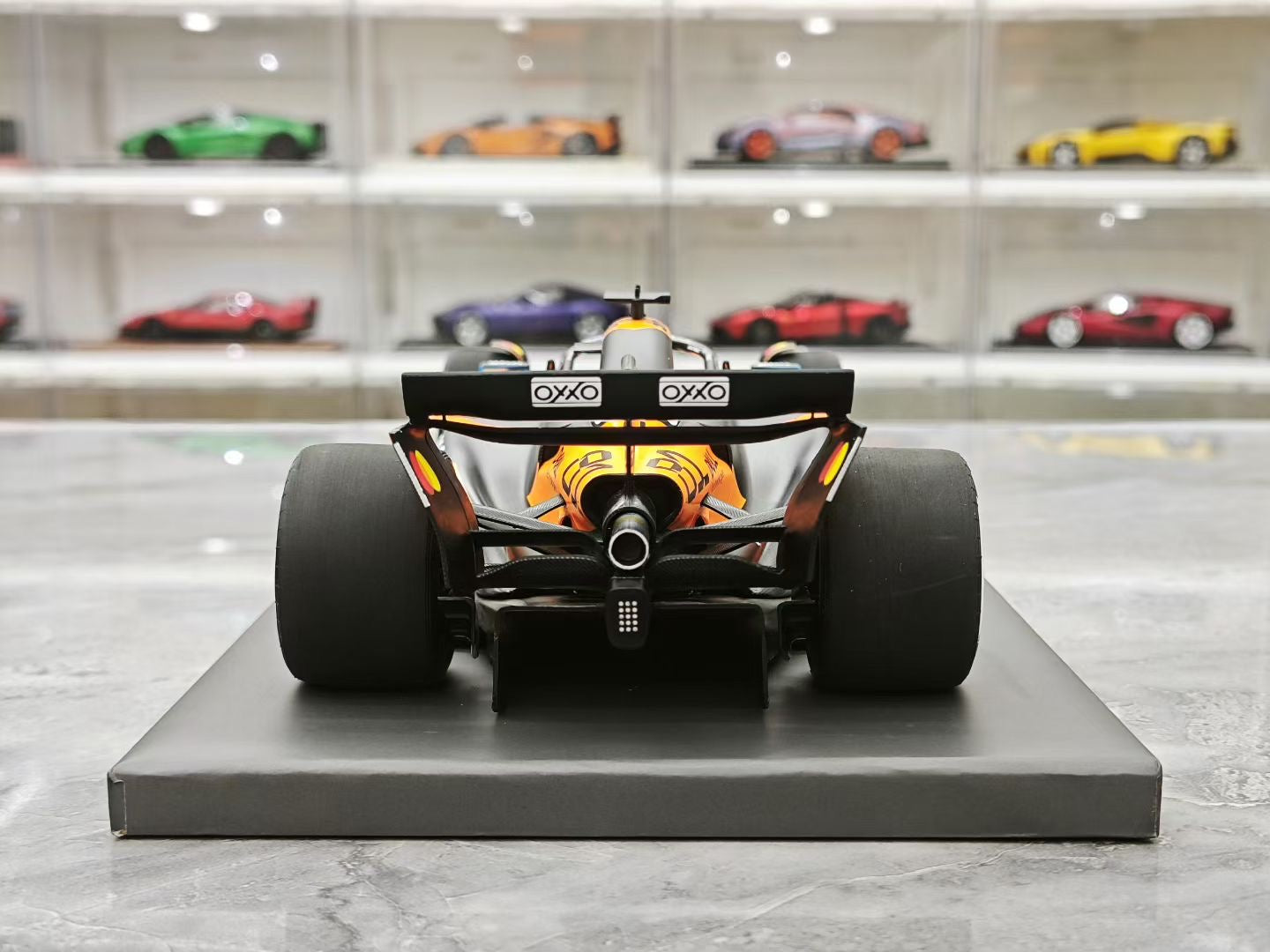 Minichamps 2025 Hungarian GP MCL39 Piastri F1 1:18