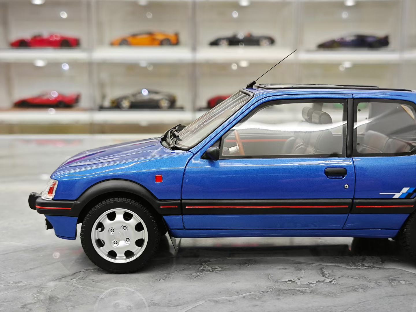 OTTO 1/18 Peugeot 205 1.9 GTI