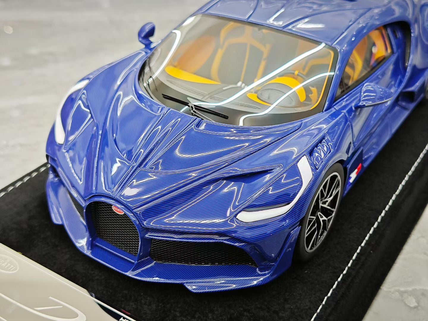 HH Model 1/18 Bugatti Divo Supercar