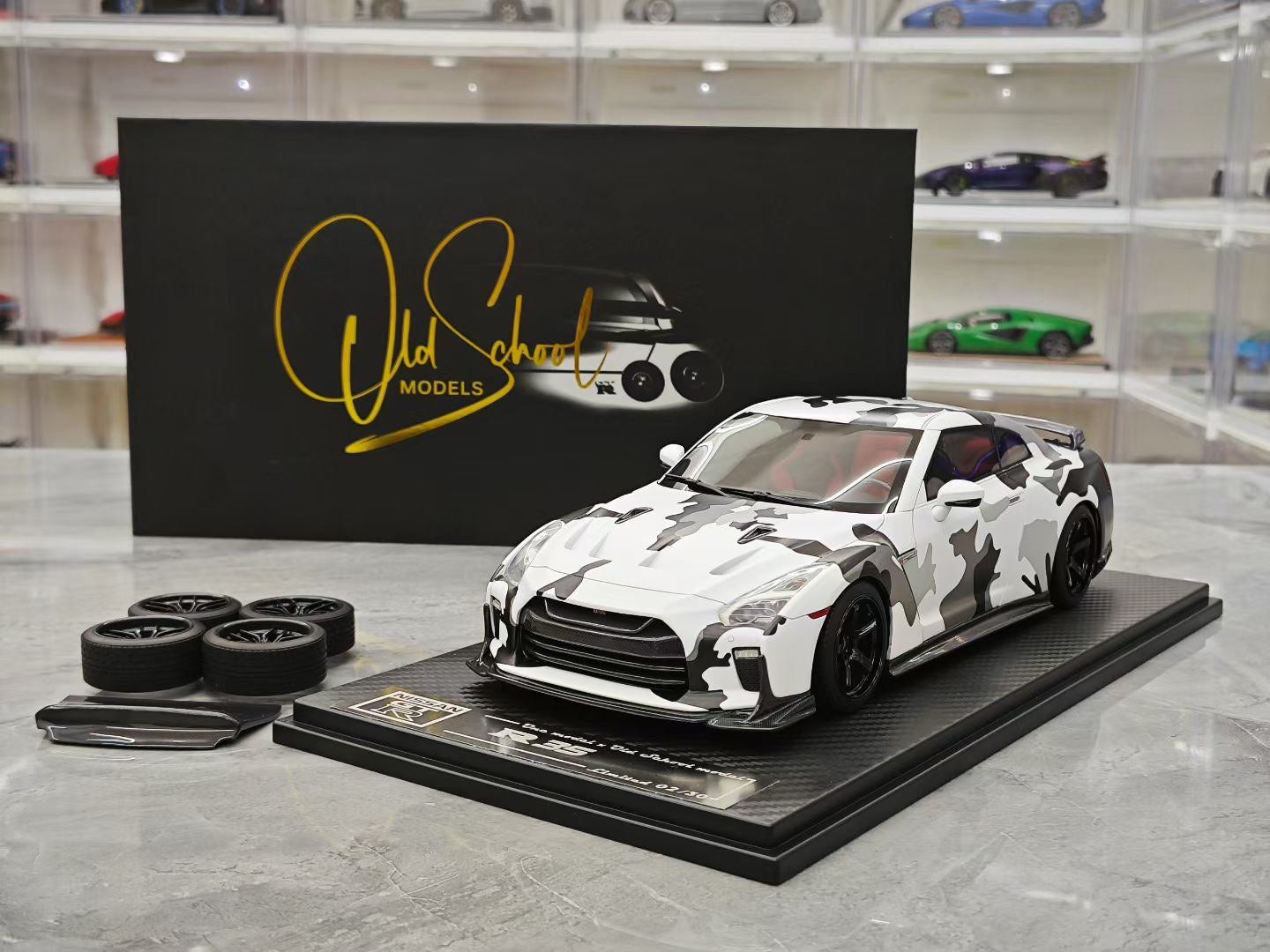 One model 1/18 Nissan GT-R R35