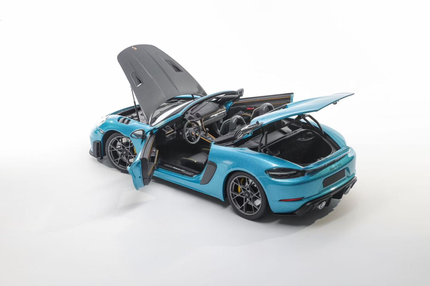 The Minichamps 1/18 Porsche 718 Sypder RS in Ipanema Blue is now available! Featuring numerous improvements over the standard model, the custom model comes in a gift box and is limited to just 300 units.