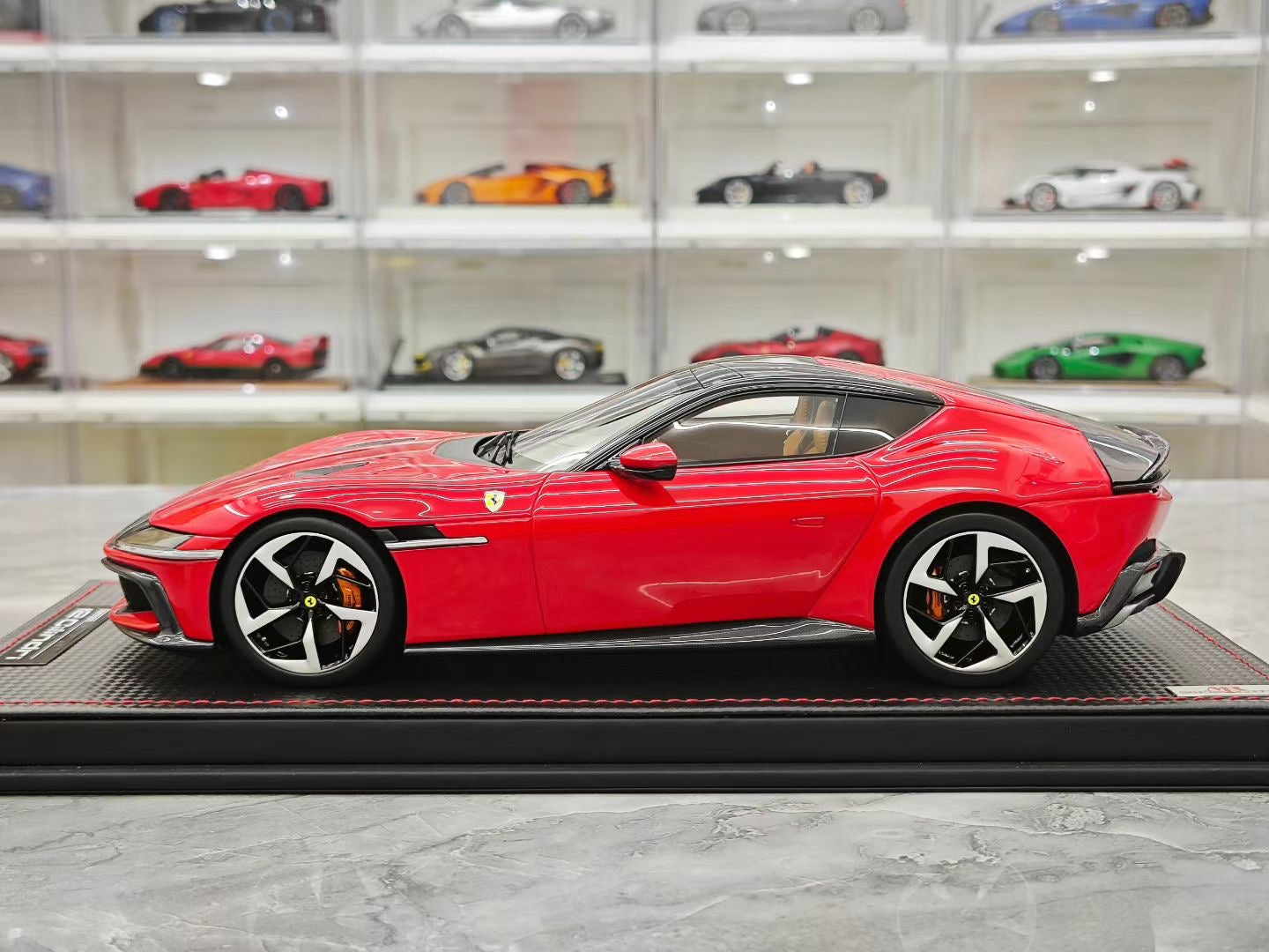 MR 1/18 Ferrari 12 Cilindri