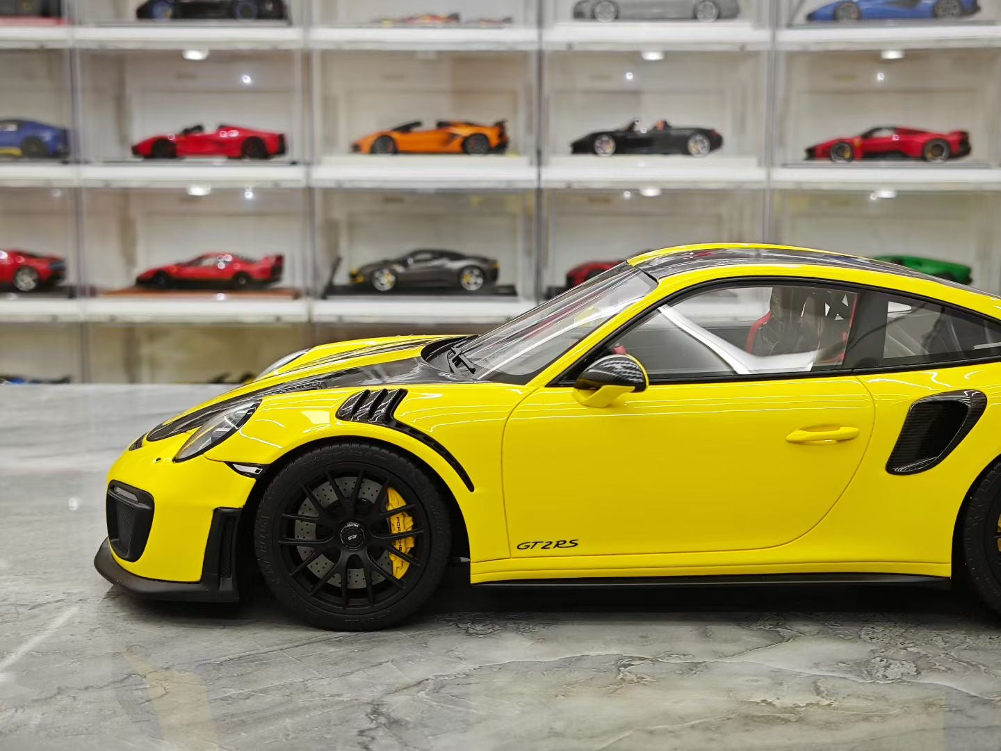 GT Spirit 1/12 Porsche 911 [991.2] GT2 RS Resin