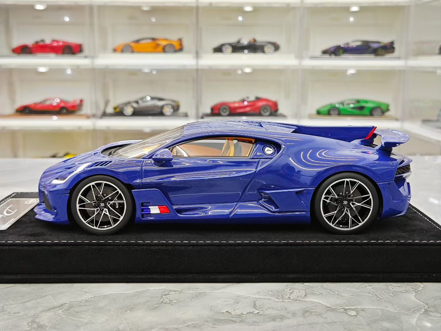 HH Model 1/18 Bugatti Divo Supercar