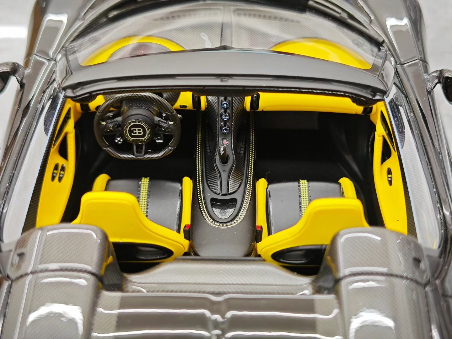 MR 1/18 Bugatti W16 Mistral Convertible