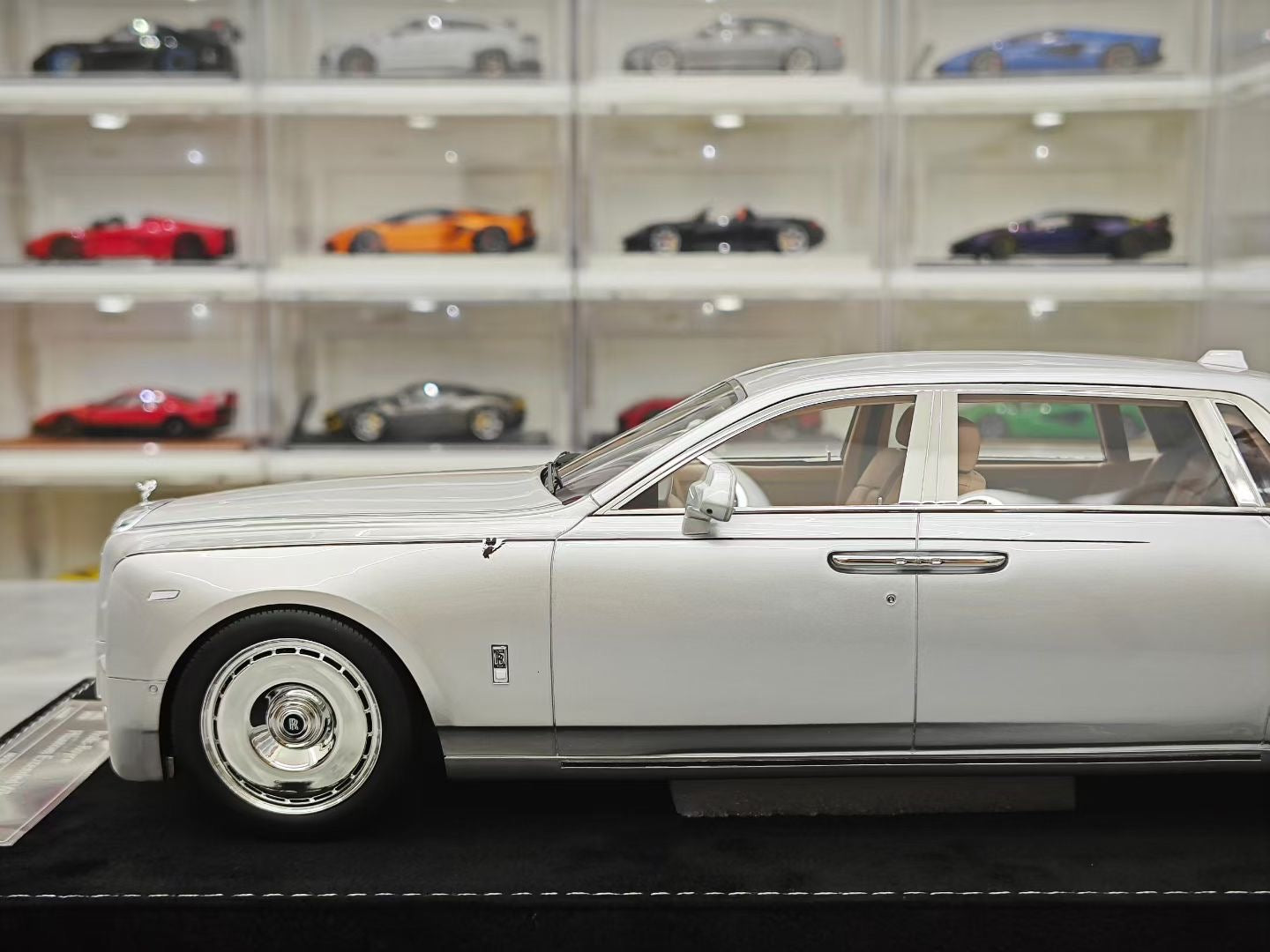 HH Model 1/18 Rolls-Royce Phantom VIII
