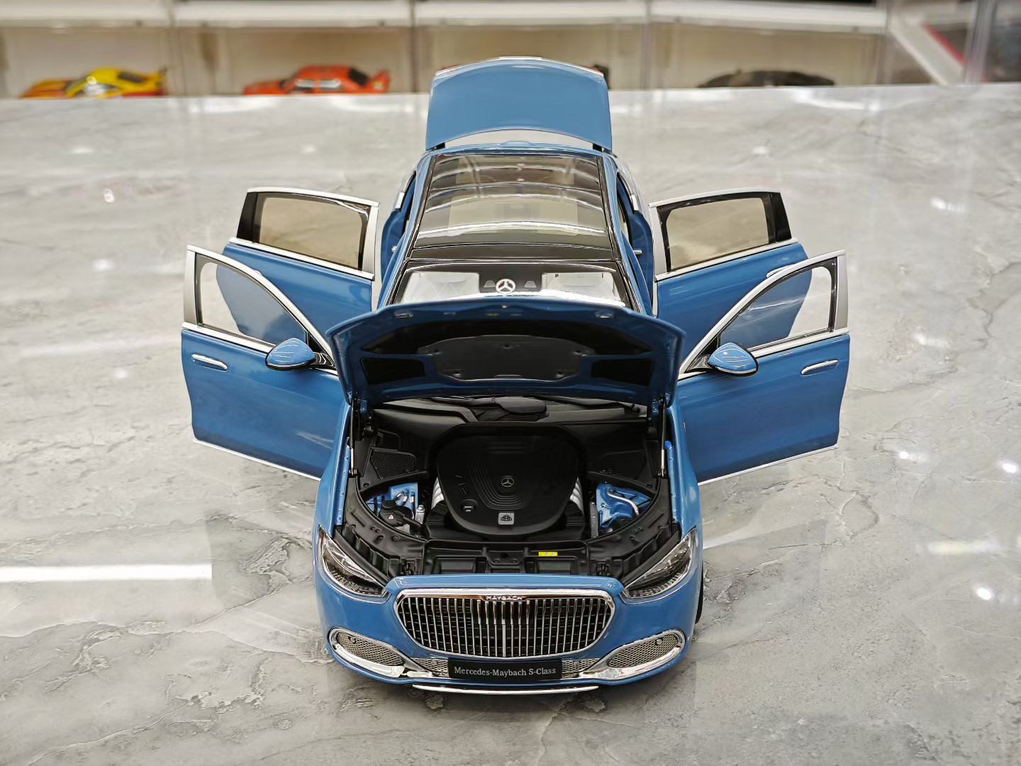 AR 1/18 Mercedes-Benz Maybach S-Class S680S