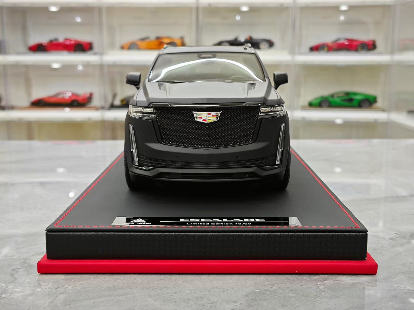 BBA model 1/18 Cadillac Escalade
