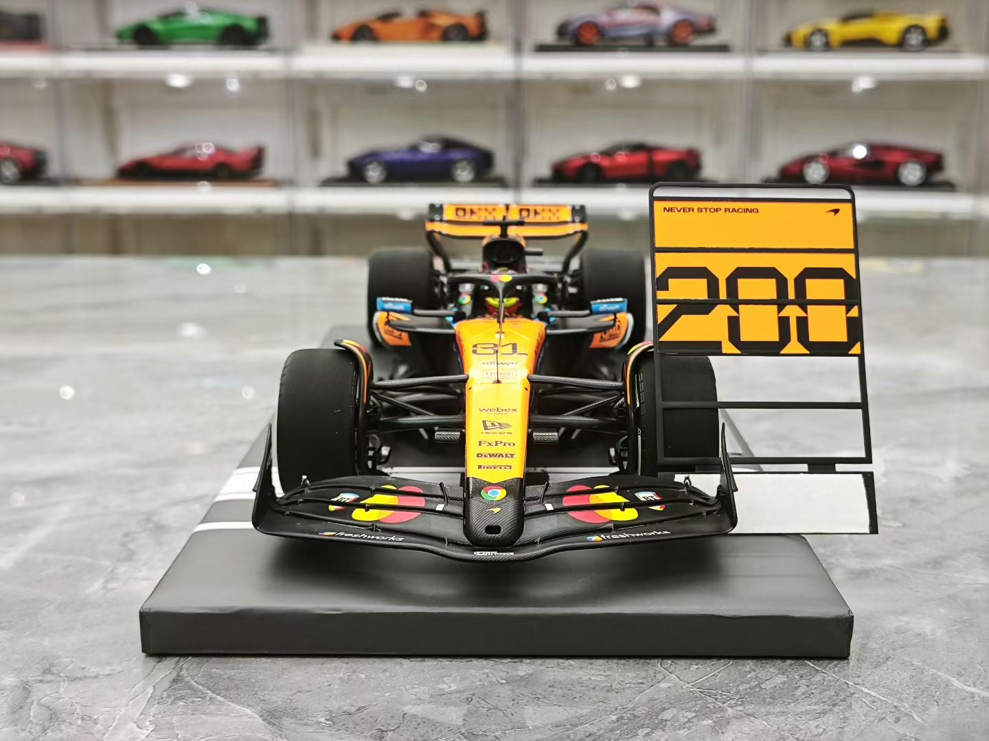 Minichamps 2025 Hungarian GP MCL39 Piastri F1 1:18