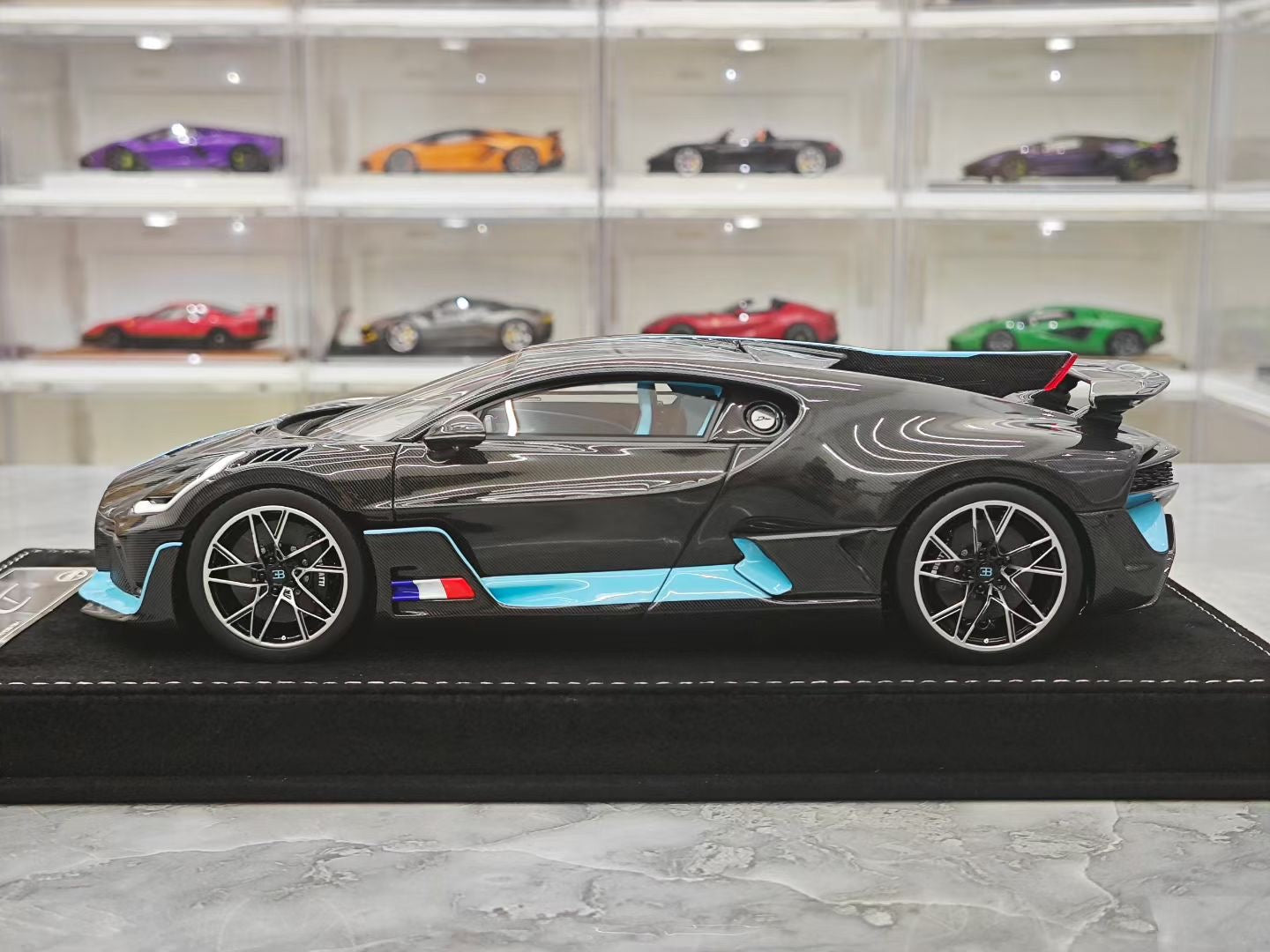 HH Model 1/18 Bugatti Divo Supercar