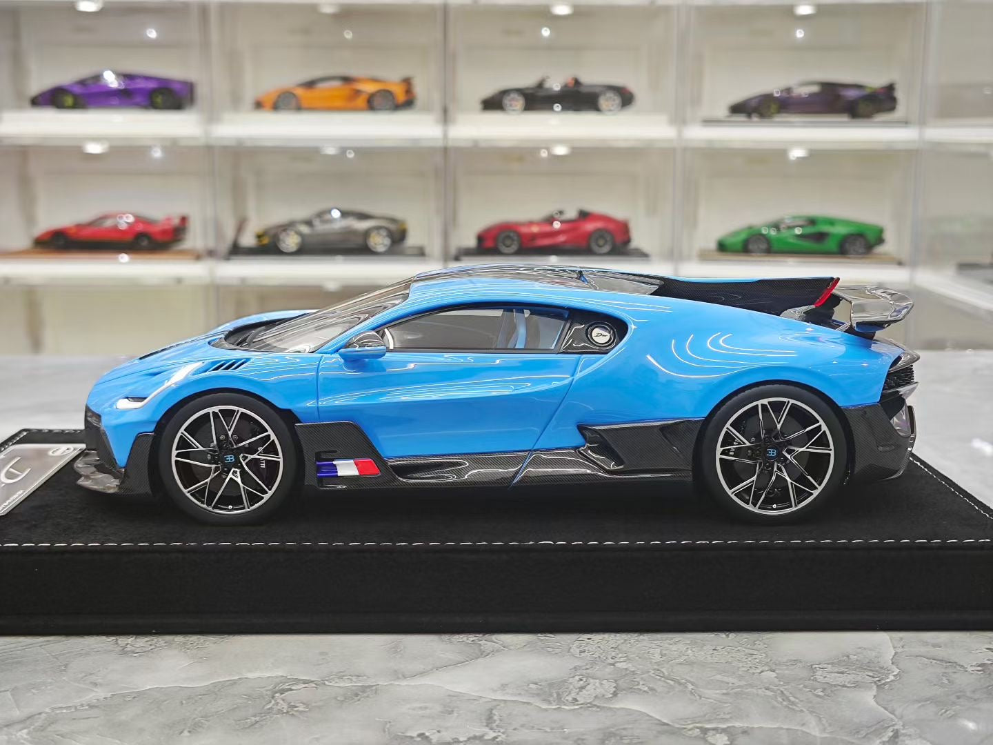 HH Model 1/18 Bugatti Divo Supercar