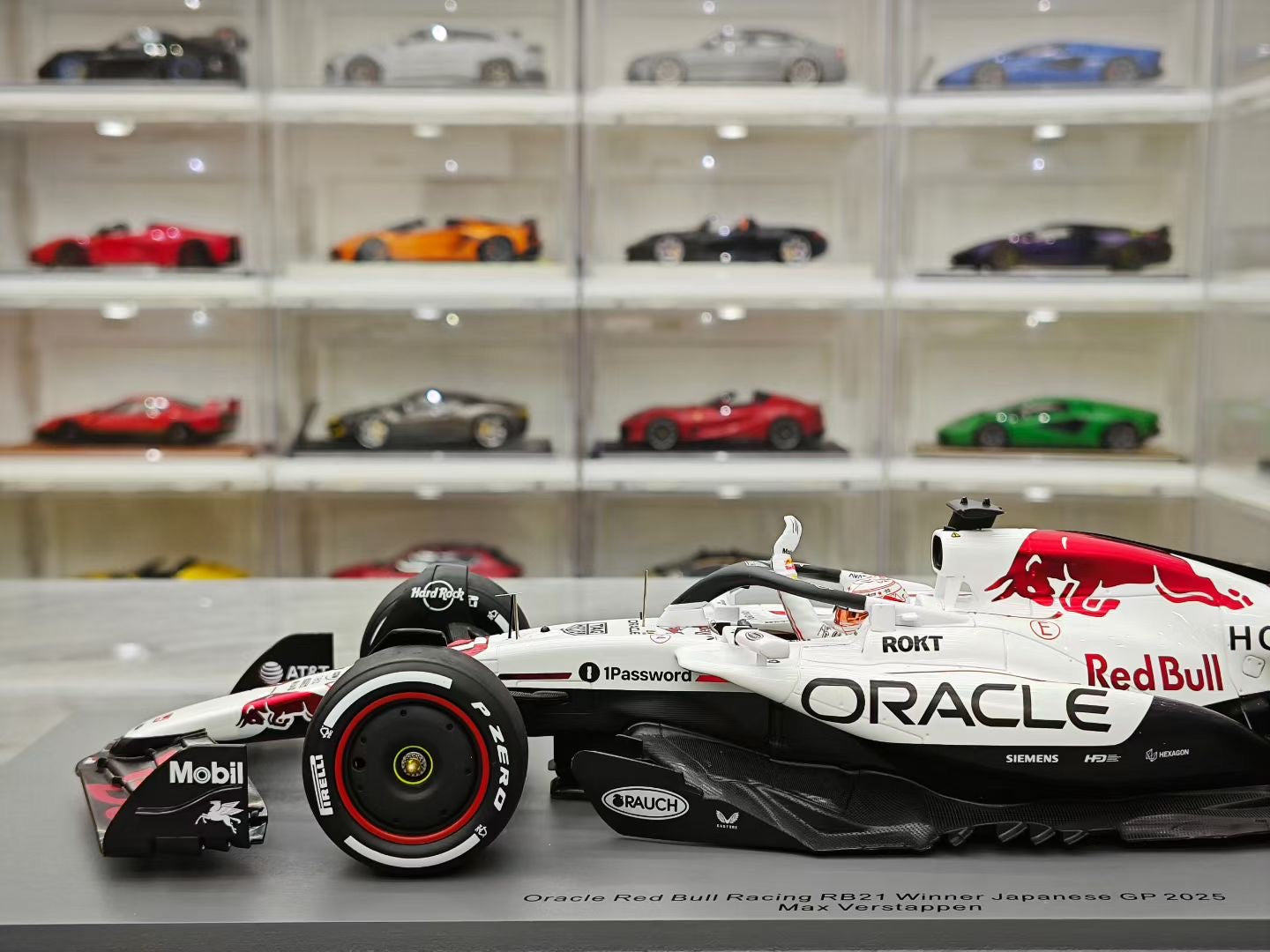Spark 1/18 2025 Japanese Grand Prix Winner - Max Verstappen
