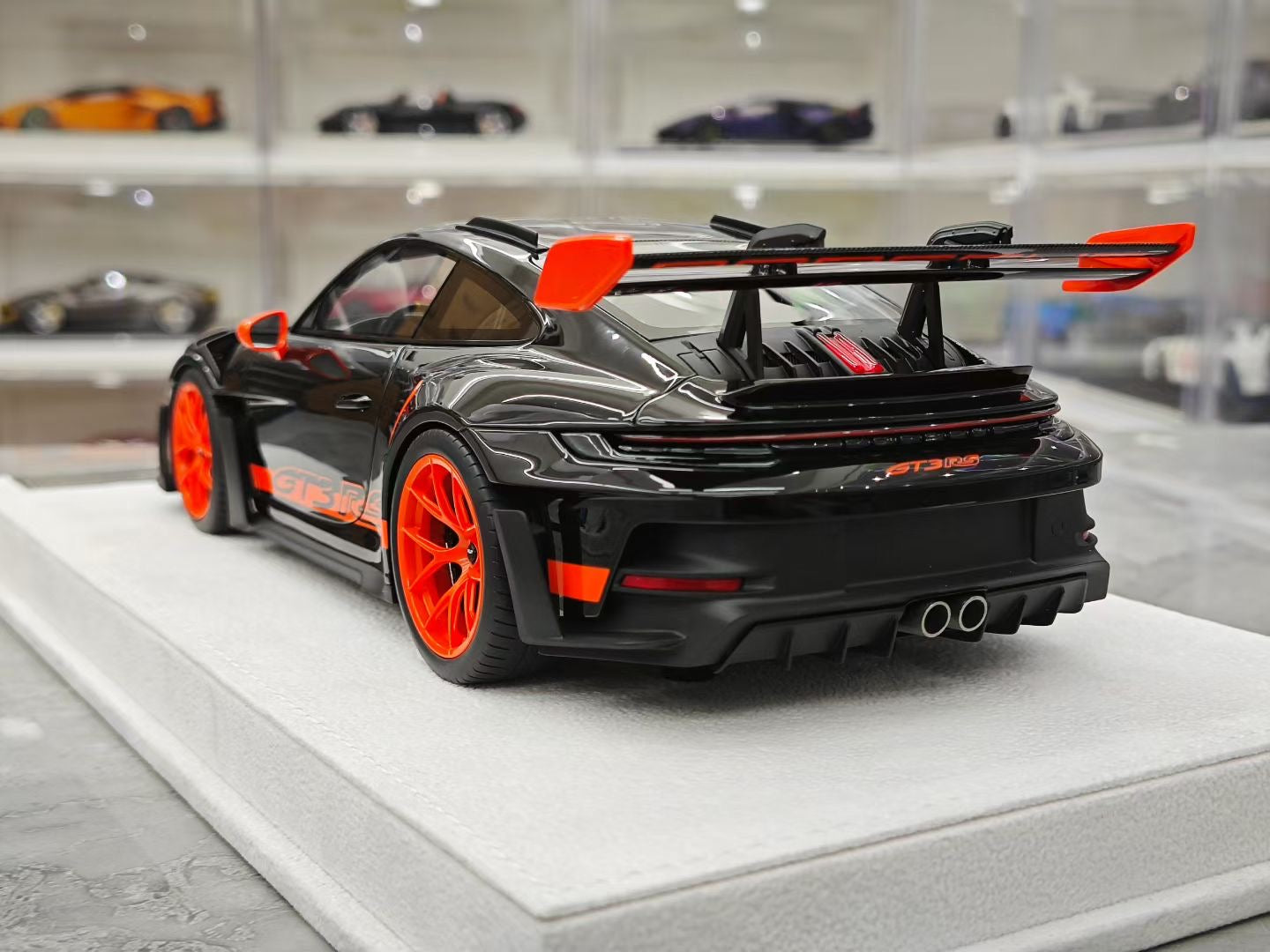 FUELME  1/18 Porsche 992 GT3 RS