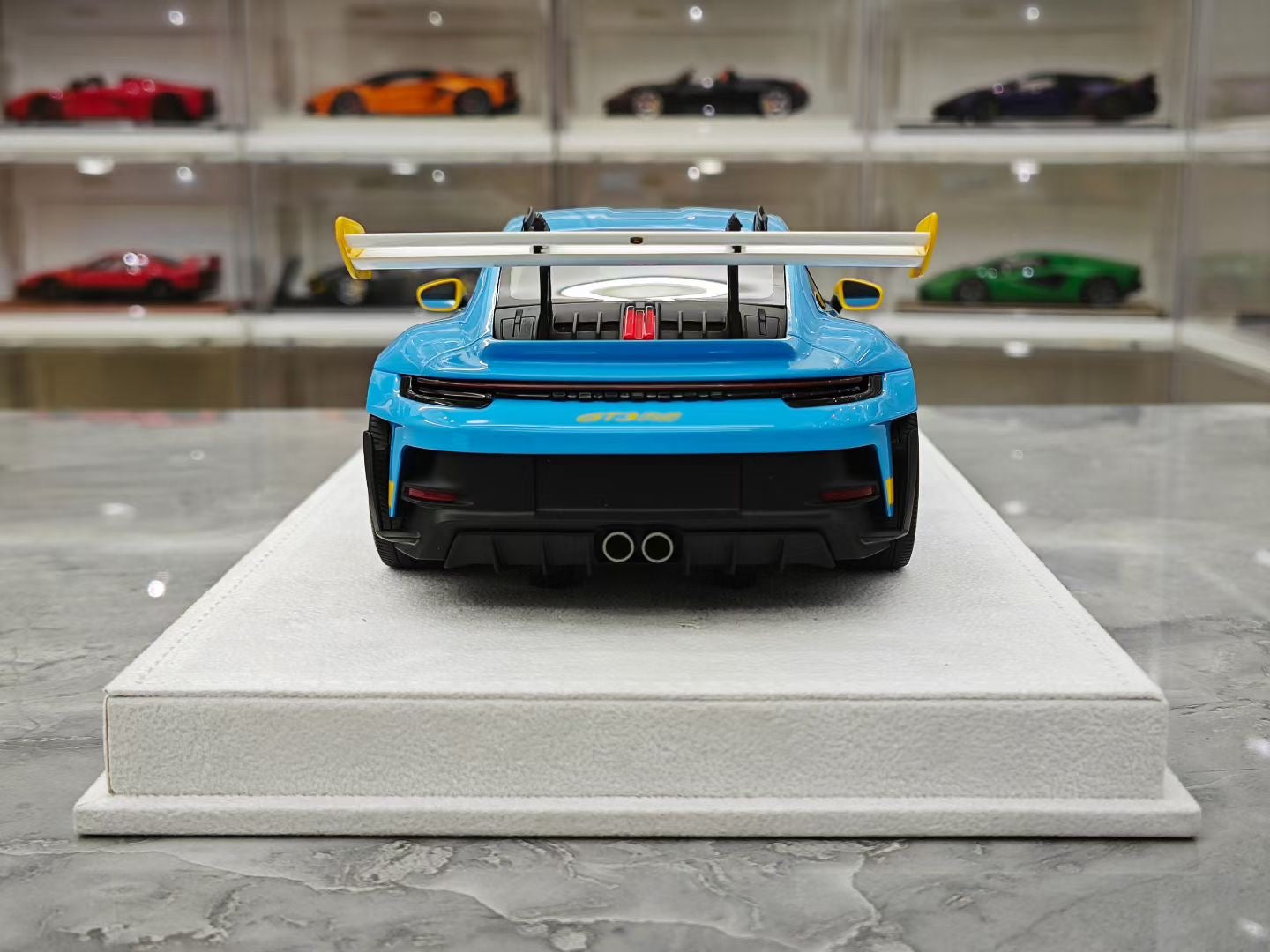 FUELME  1/18 Porsche 992 GT3 RS