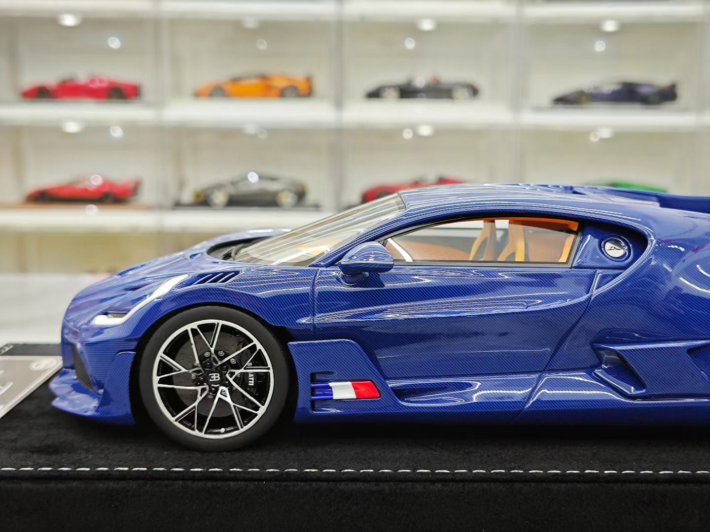 HH Model 1/18 Bugatti Divo Supercar