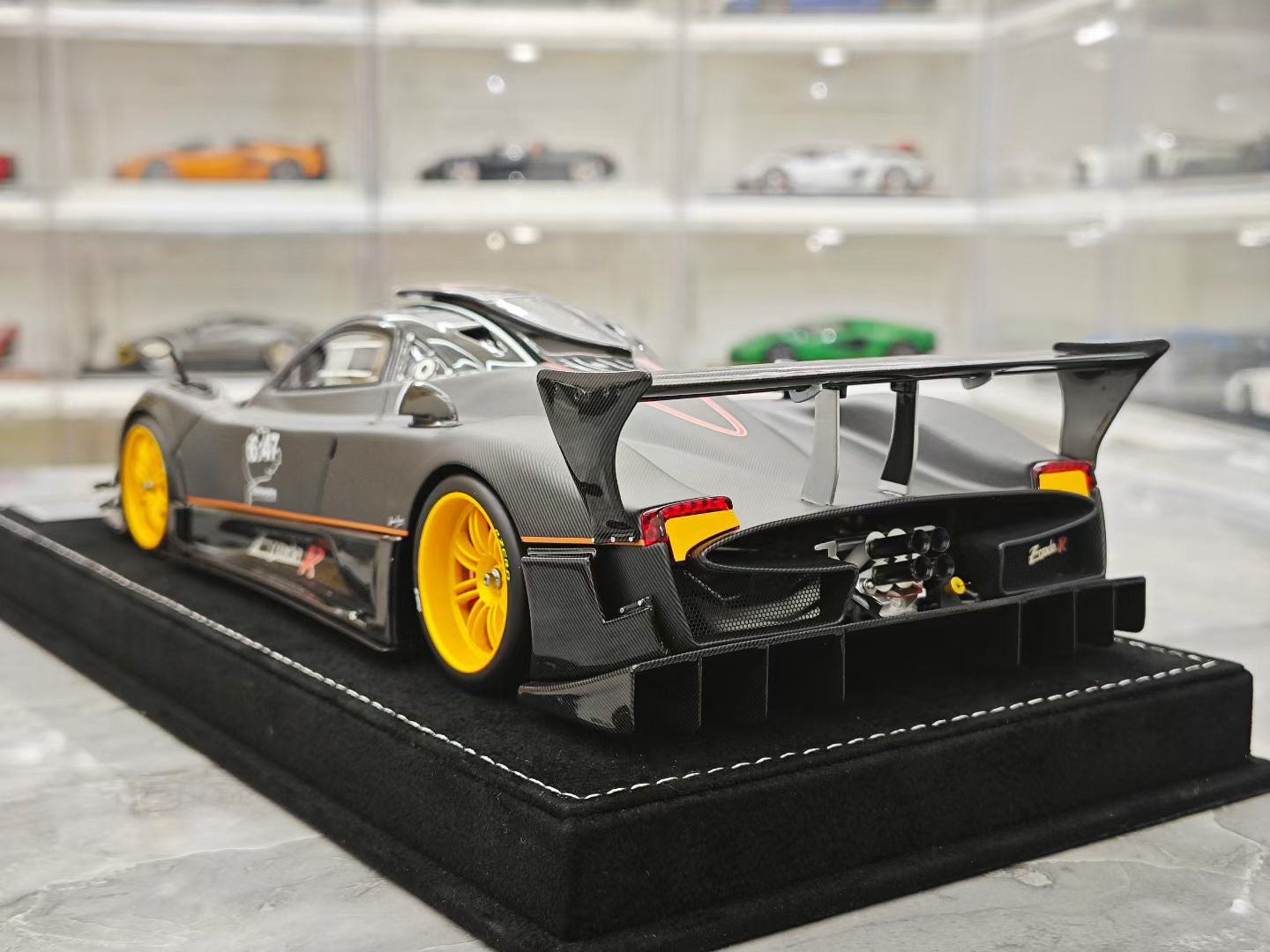 HH Model 1/18 Pagani Zonda R Evolution model