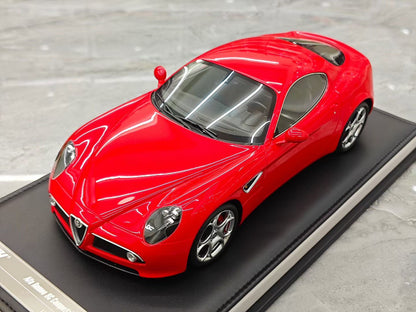 MOTORHELIX 1/18 Alfa Romeo 8C Competizione (2008) – Alfa Red – MH393