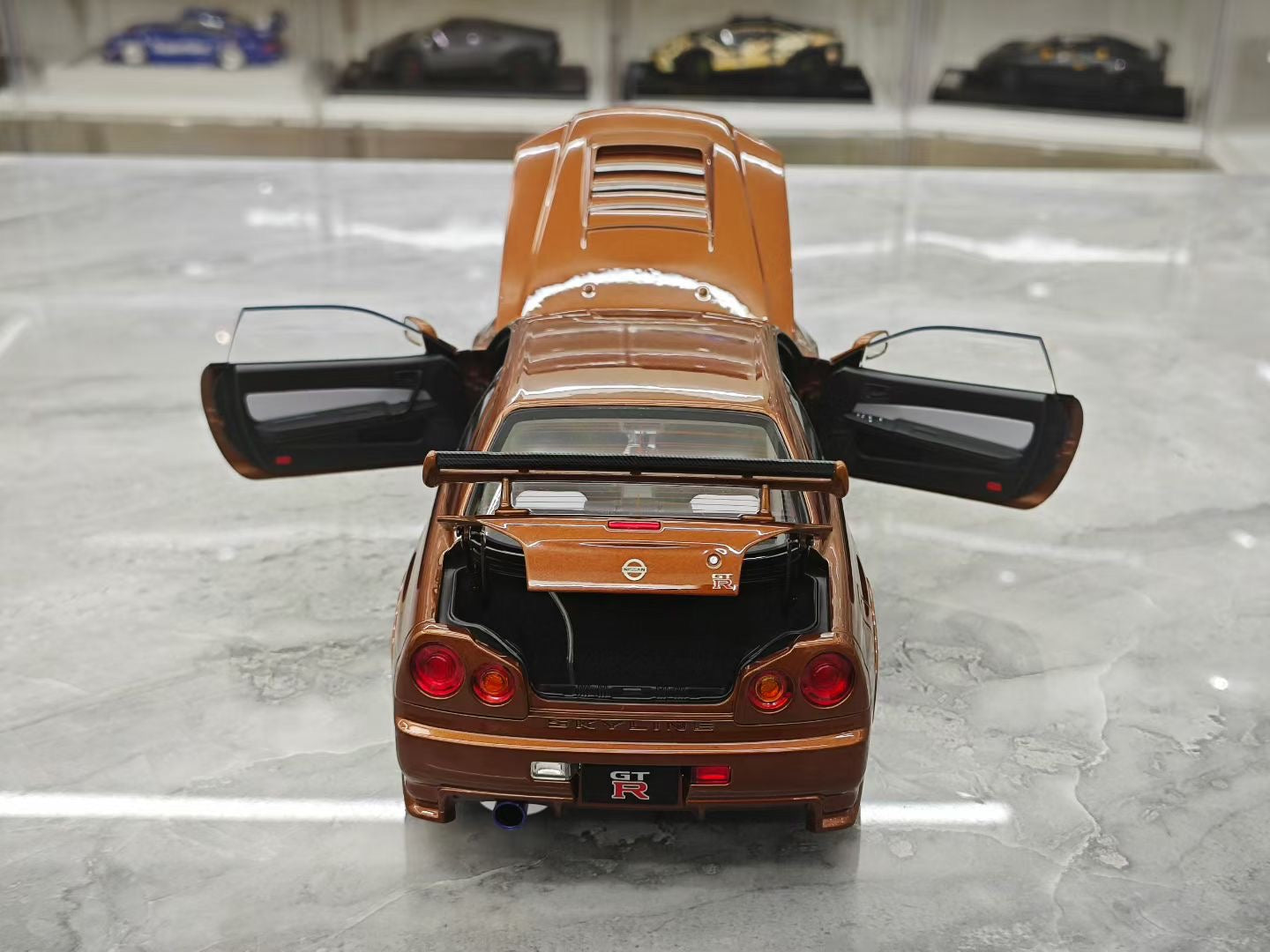 MOTORHELIX 1/18 Nissan GTR R34 Skyline